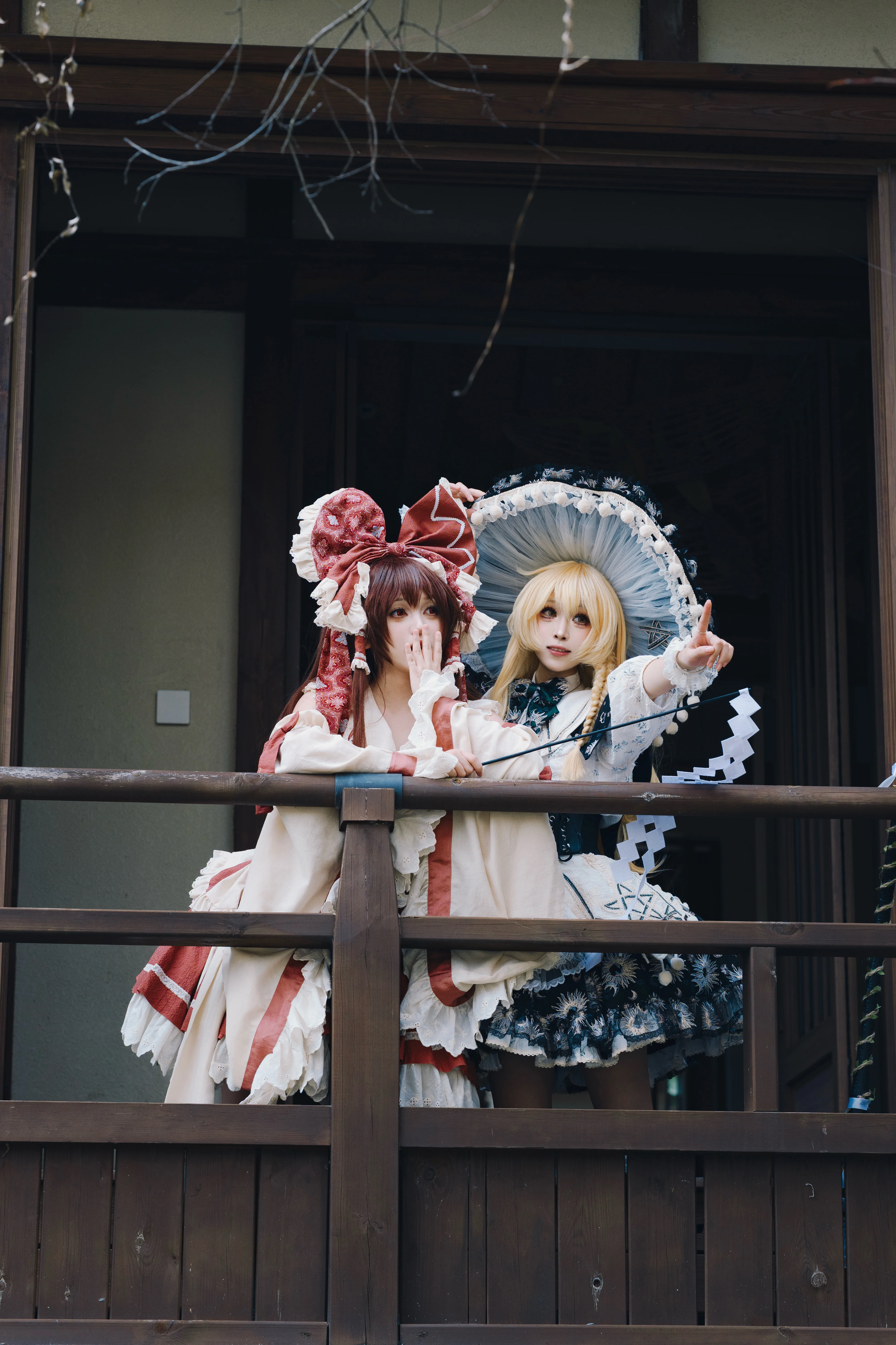 【博丽灵梦cos】东方Project，红白巫女与黑白魔法师的庭院记录 - 第 1 张