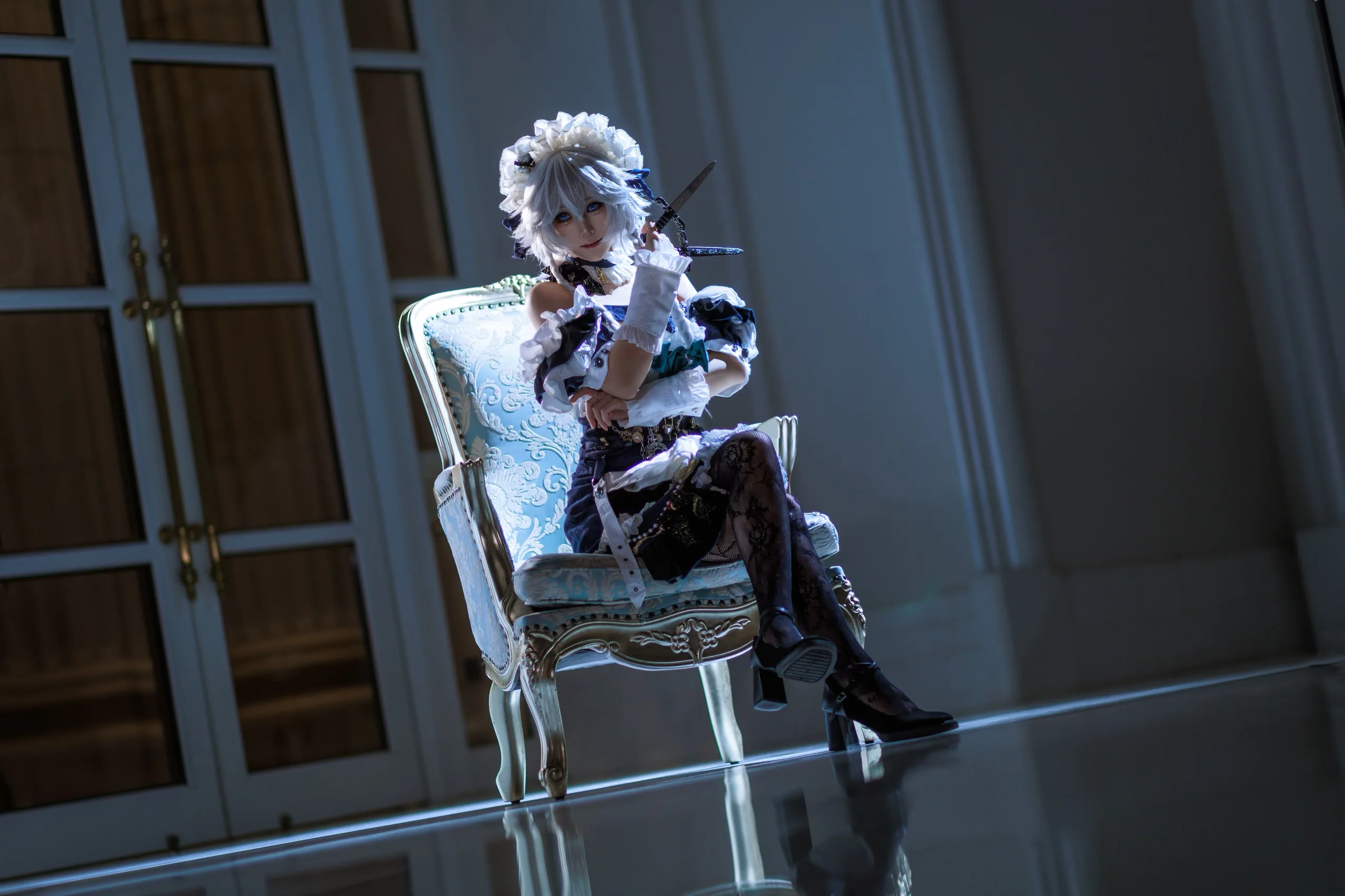 【十六夜咲夜cos】东方project，冷冽光影下的银发女仆长 - 第 3 张