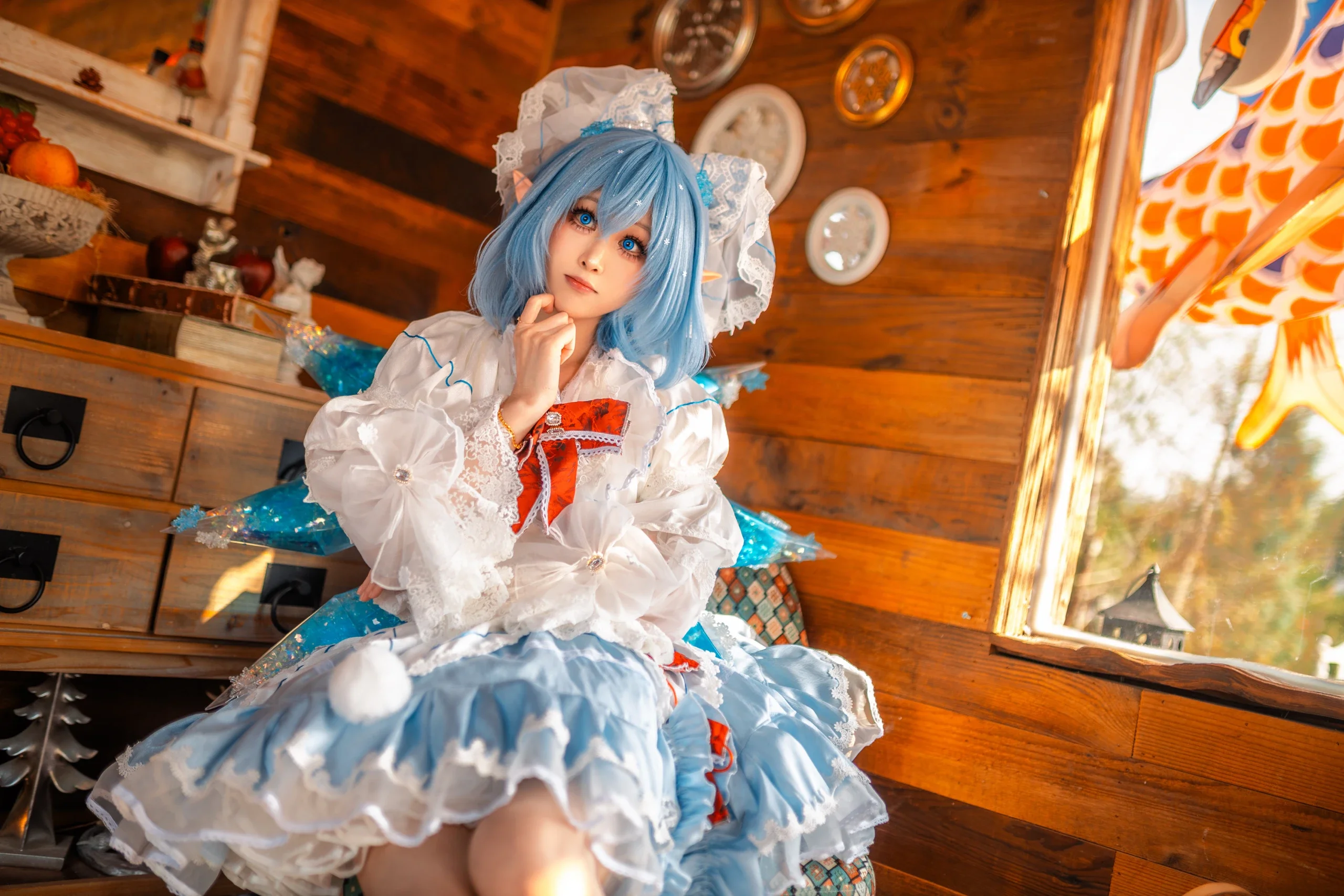 【琪露諾cos】東方project的冰雪妖精，慵懶午後木屋漫步 - 第 5 張