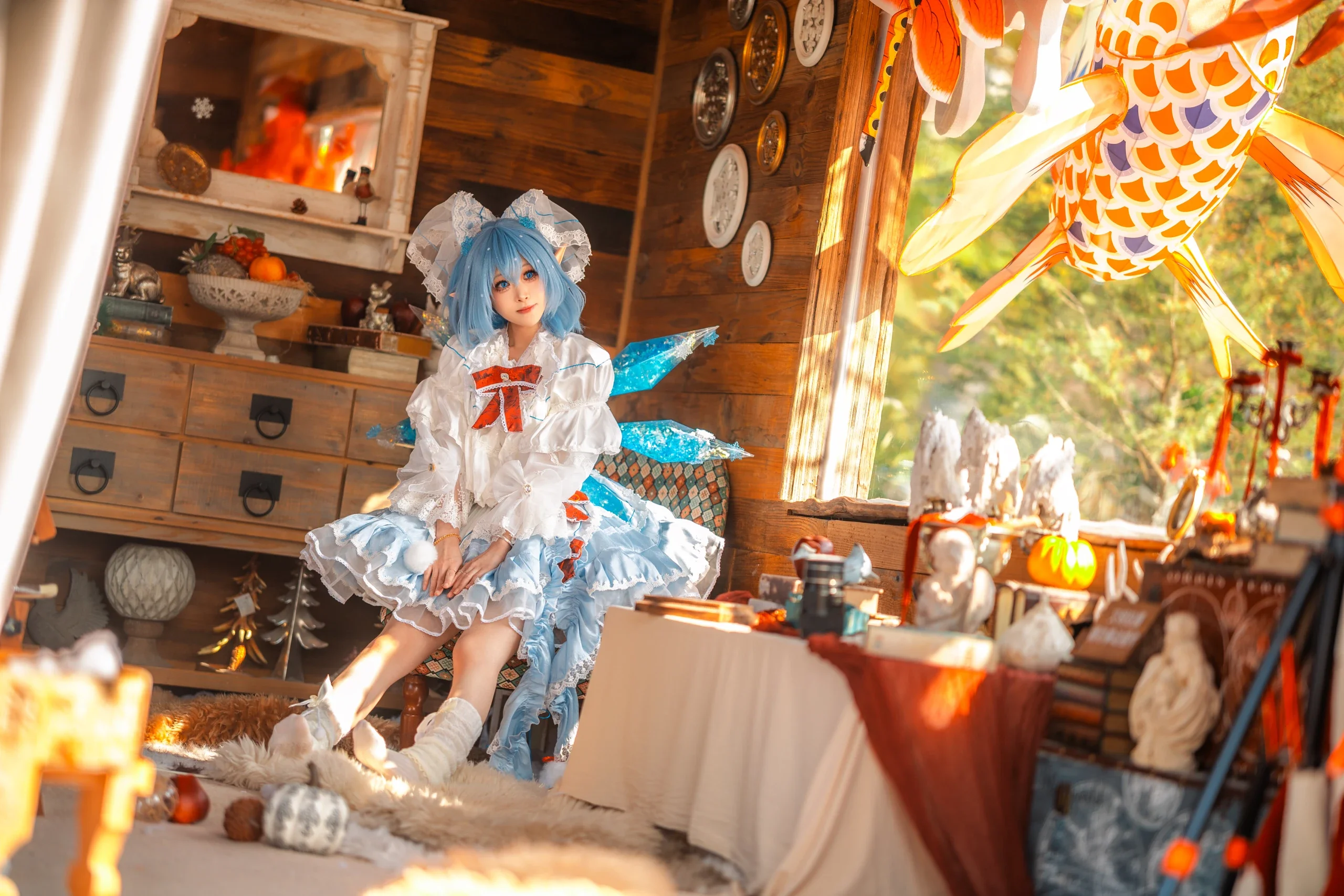 【琪露諾cos】東方project的冰雪妖精，慵懶午後木屋漫步 - 第 6 張