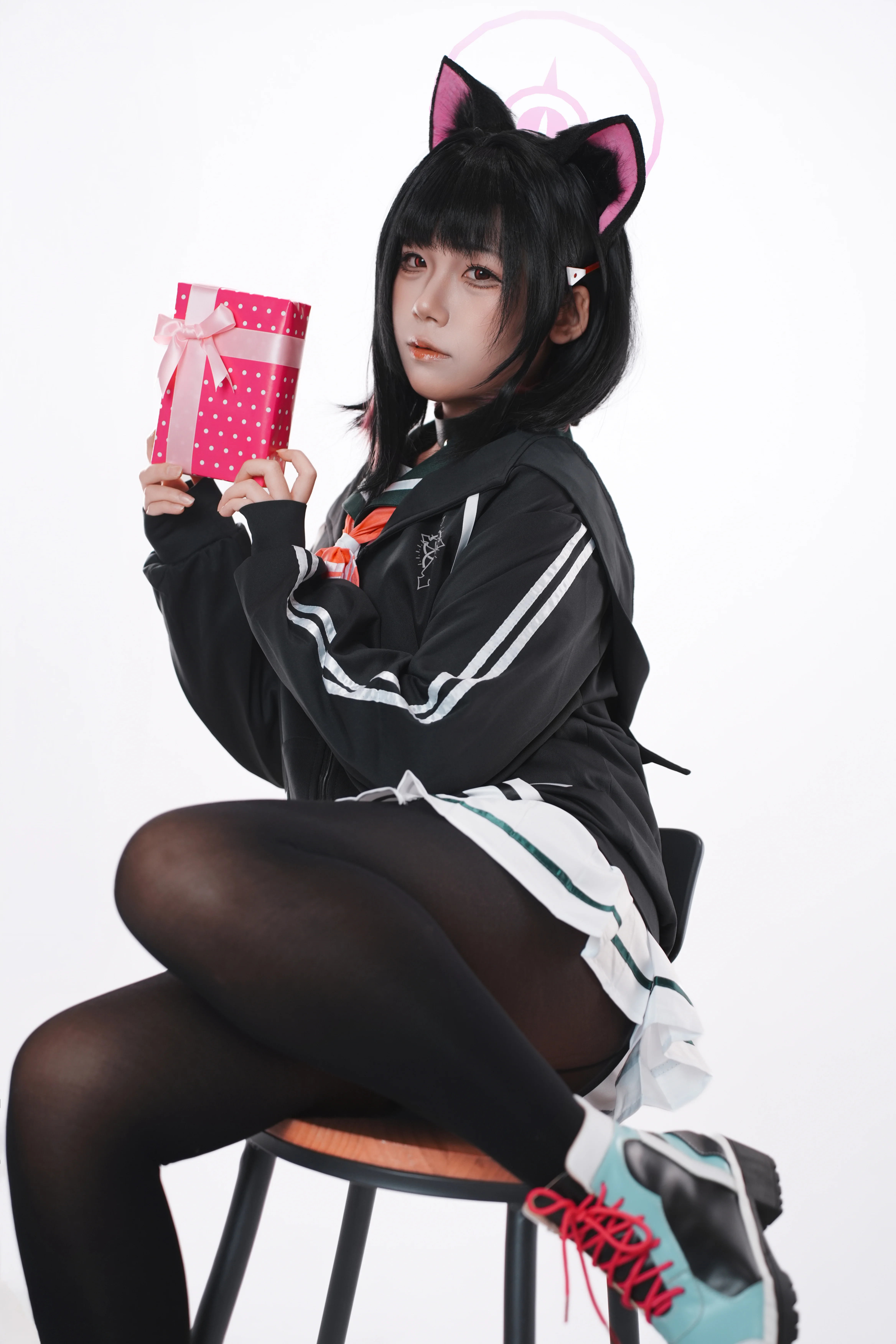 【杏山和纱cos】蔚蓝档案甜品部的圣诞猫猫礼物 - 第 1 张