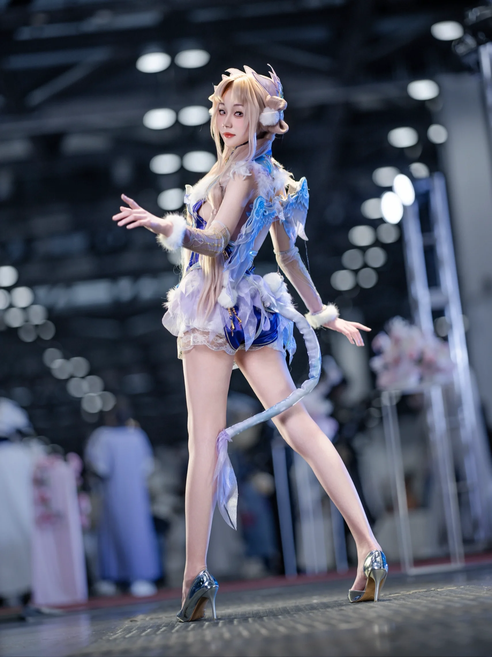 【殷紫萍cos】永劫无间CHCC漫展的五闪灯阵与站桩时刻 - 第 1 张