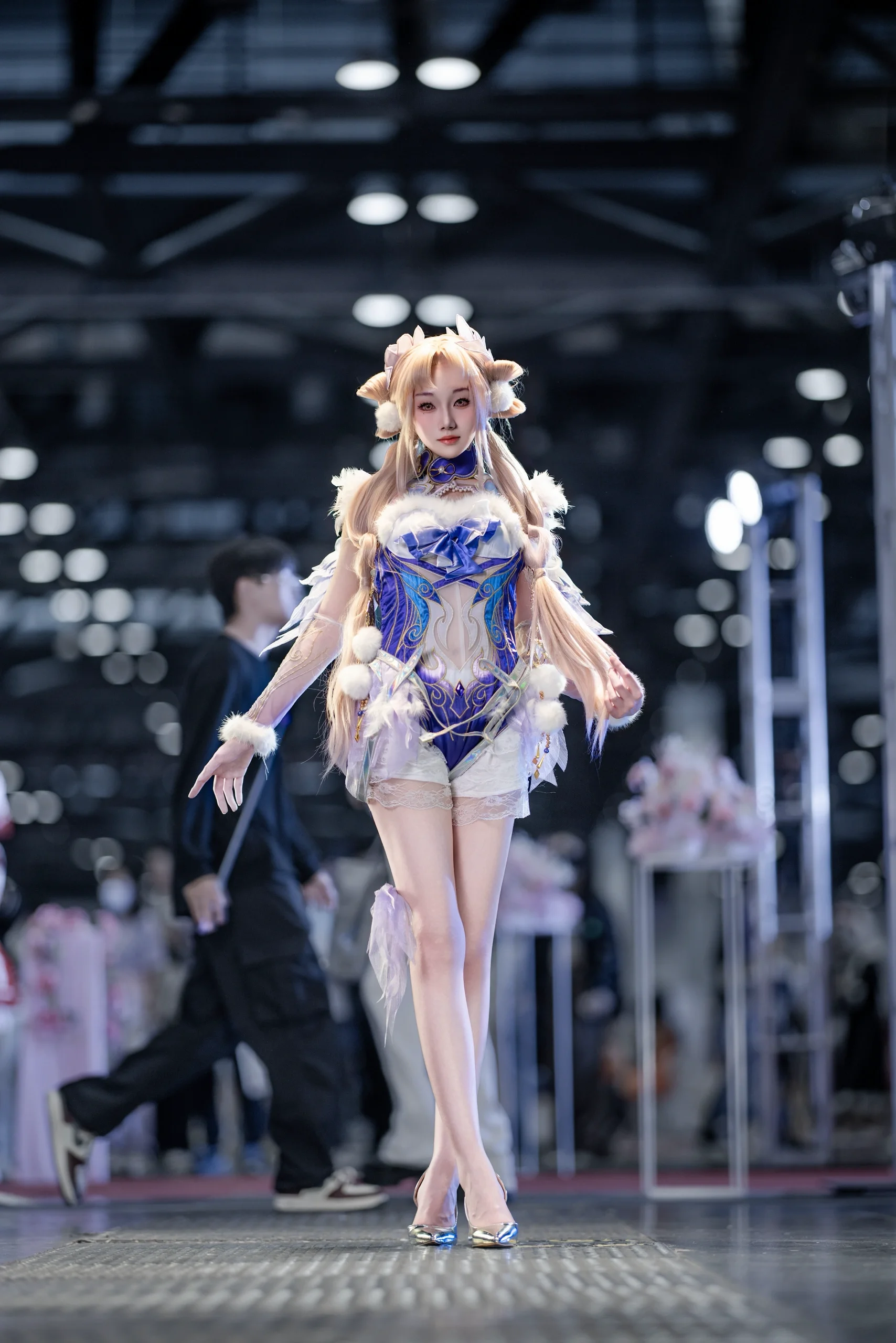 【殷紫萍cos】永劫无间CHCC漫展的五闪灯阵与站桩时刻 - 第 2 张