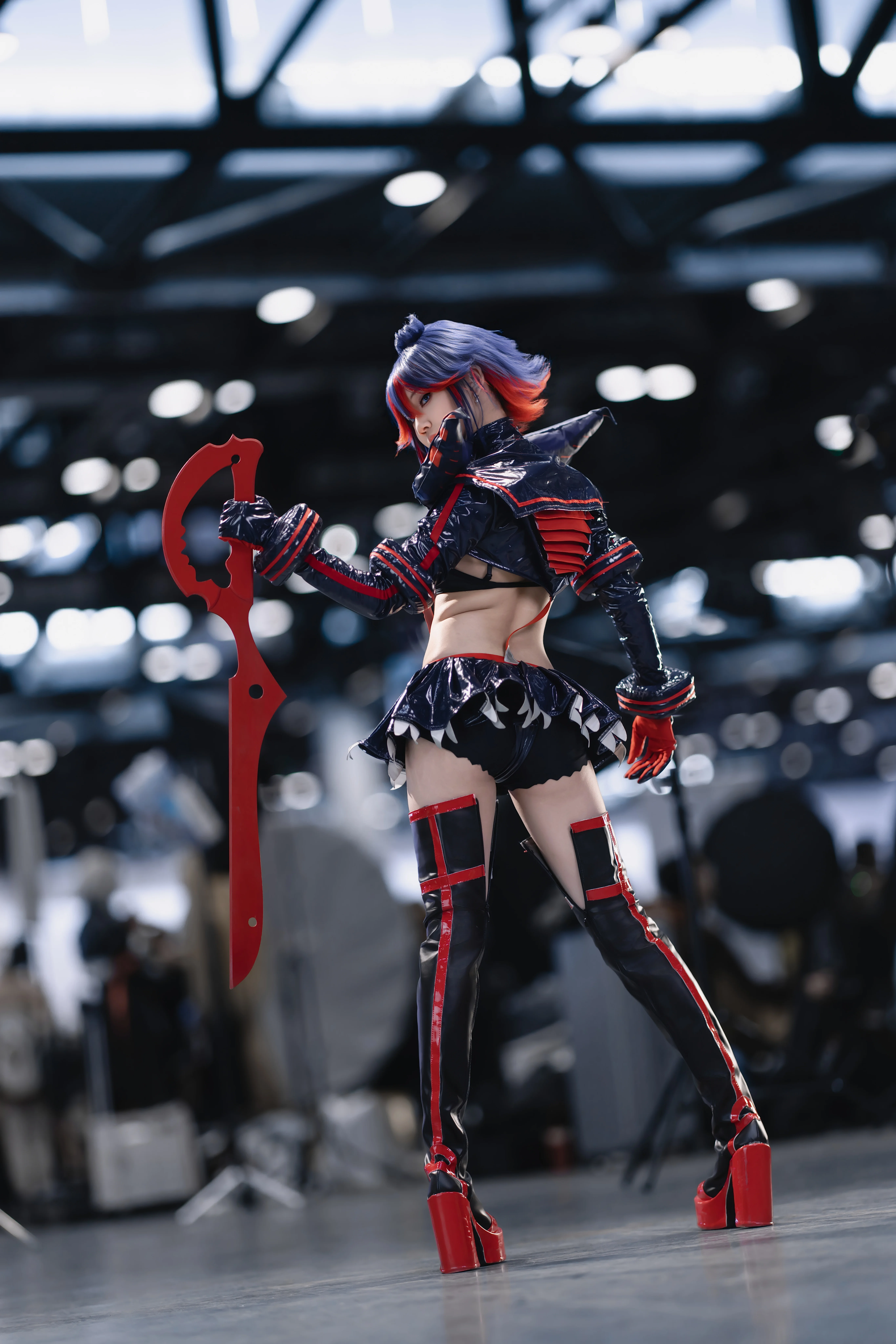 【缠流子cos】斩服少女的气场全开，漫展现场的红色之刃 - 第 1 张