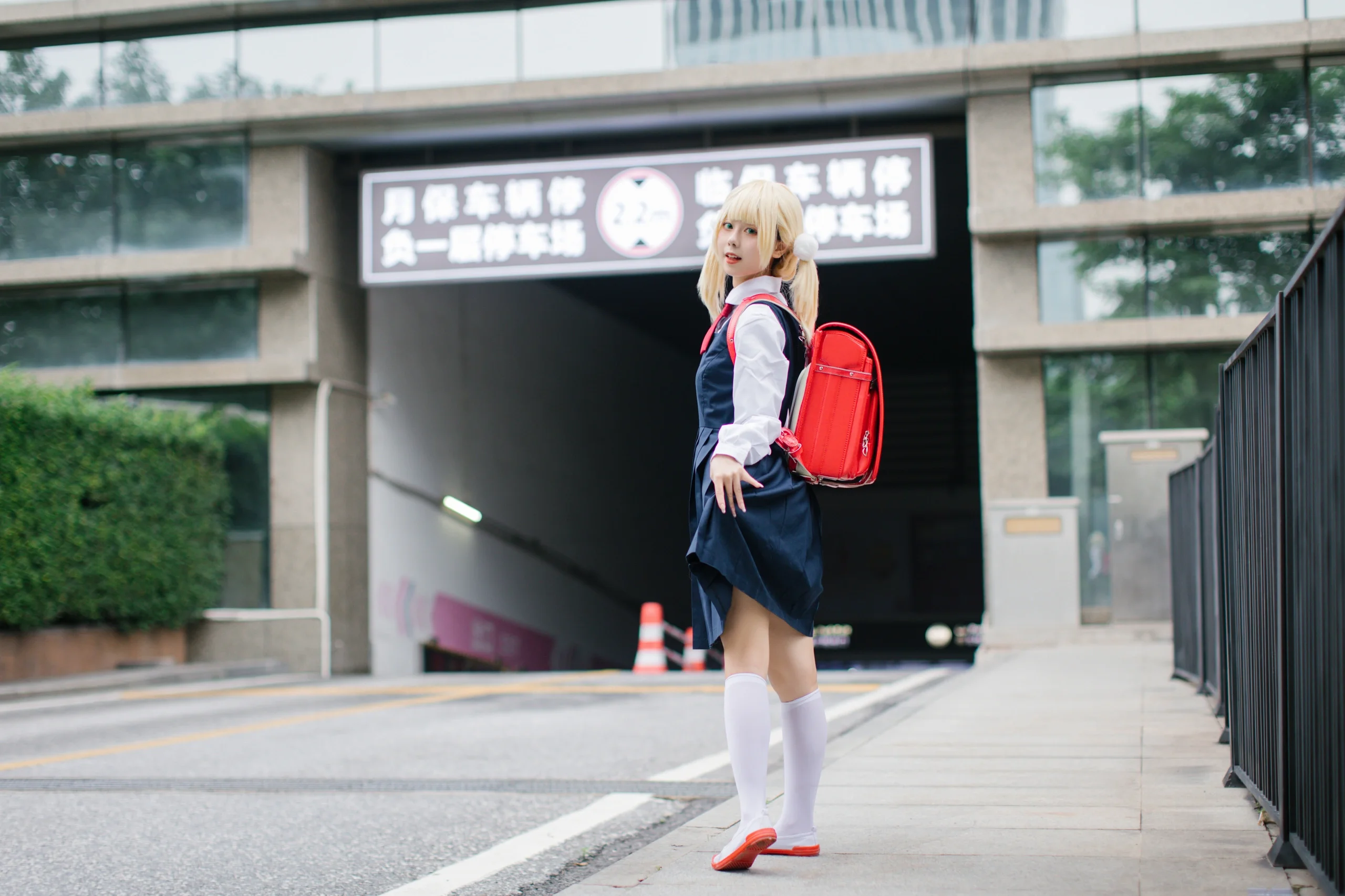 【時雨羽衣コスプレ】イベント会場で完全再現する定番の制服スタイル - 11 枚目