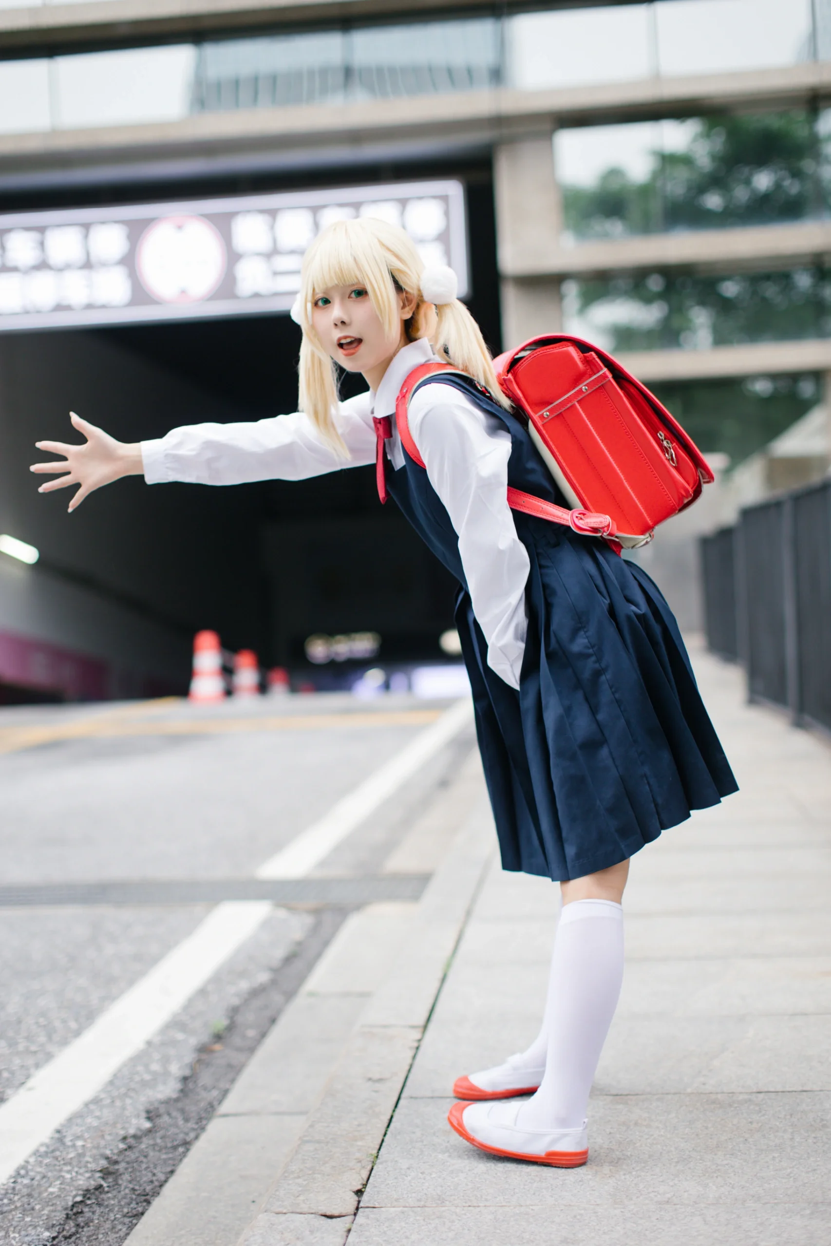 【時雨羽衣コスプレ】イベント会場で完全再現する定番の制服スタイル - 12 枚目