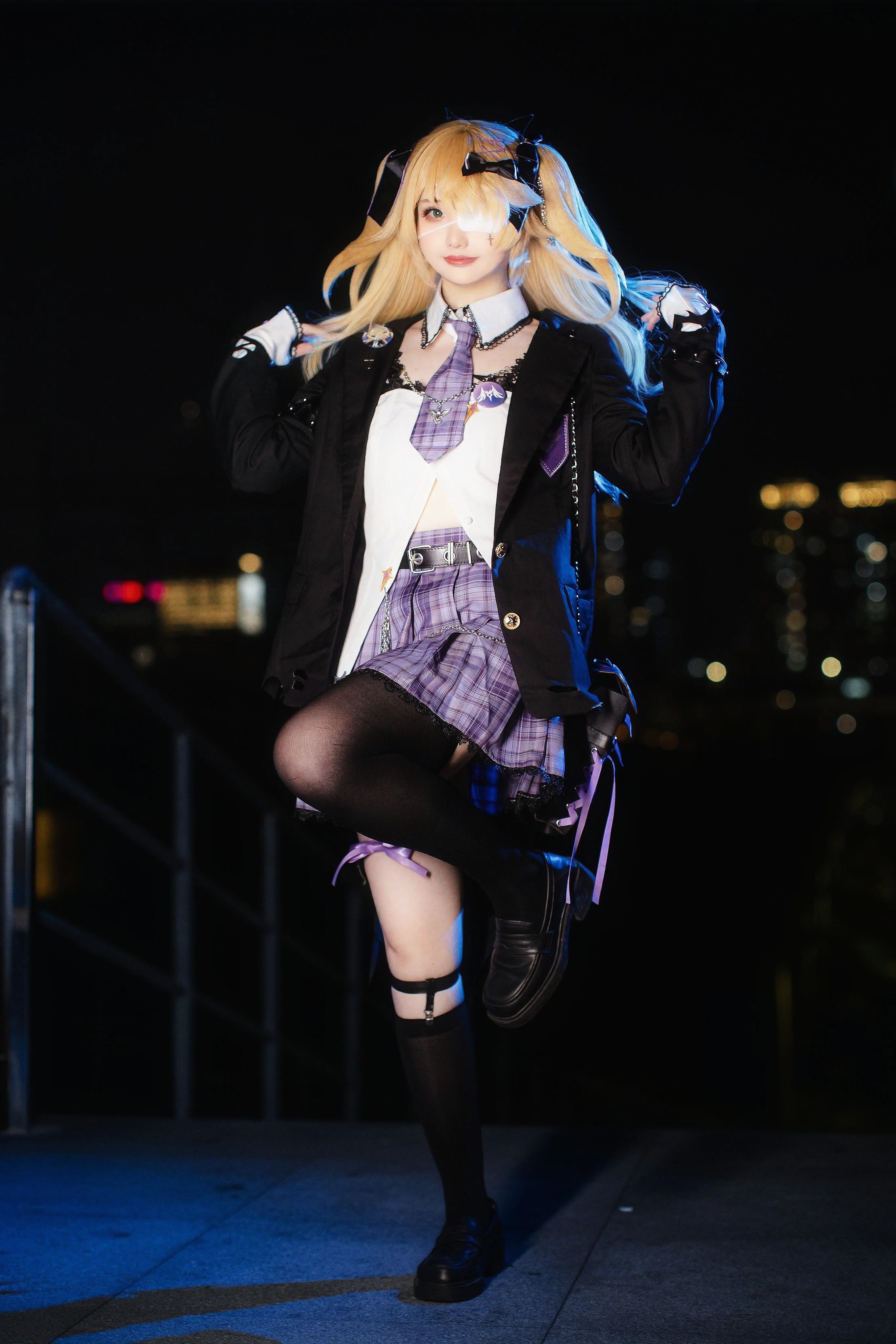 【菲谢尔cos】原神里的断罪皇女，黑夜里的紫光格纹