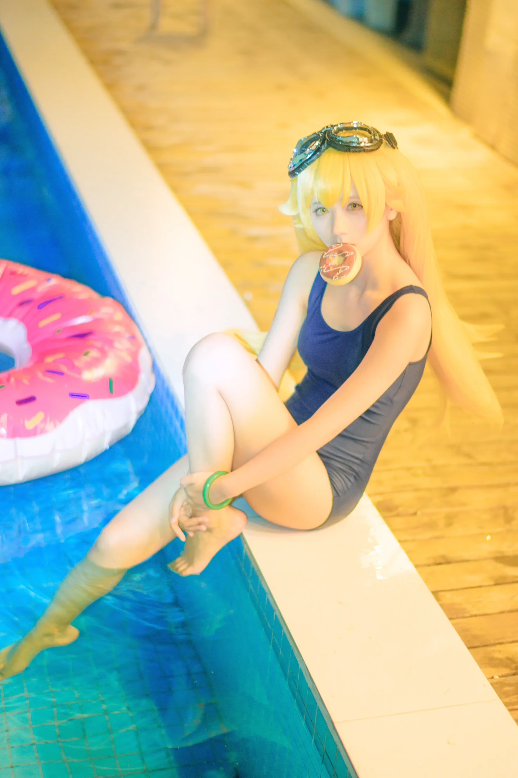 【忍野忍cos】夜间室内泳池的松弛感随拍 - 第 5 张