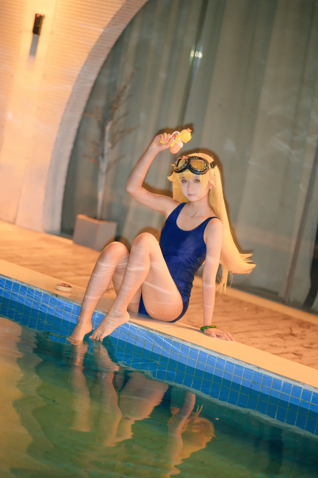 【忍野忍cos】夜间室内泳池的松弛感随拍 - 第 8 张