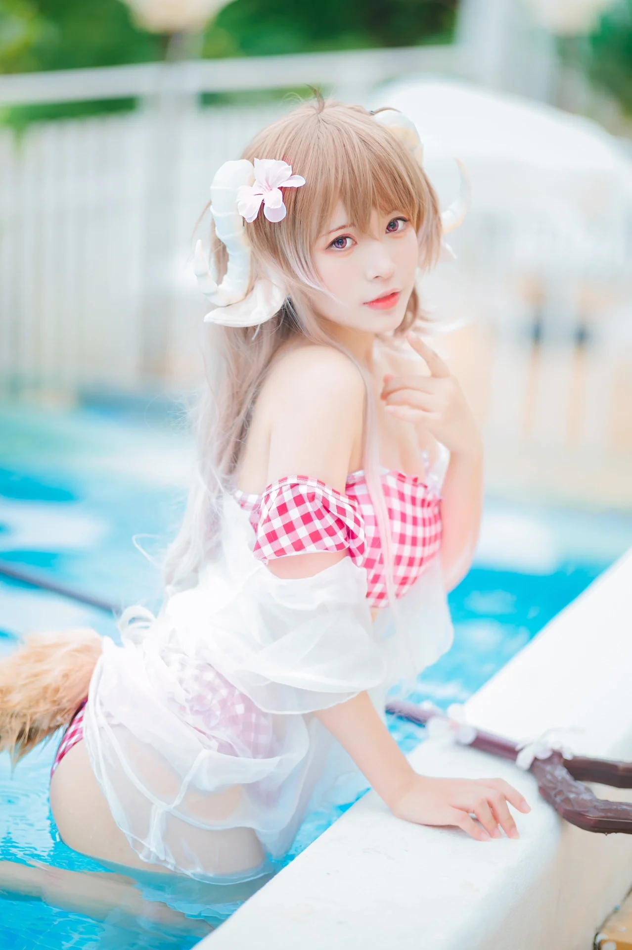 【小羊cos】明日方舟，带你找回那年夏天的泳池记忆 - 第 5 张