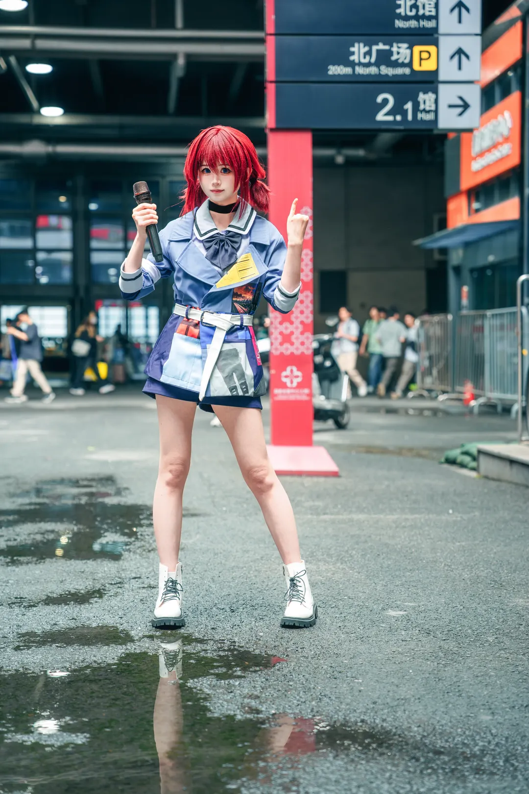 BWイベントの雨の日ステージ風写真、ソニー1本で撮りきるスナップ - 3 枚目