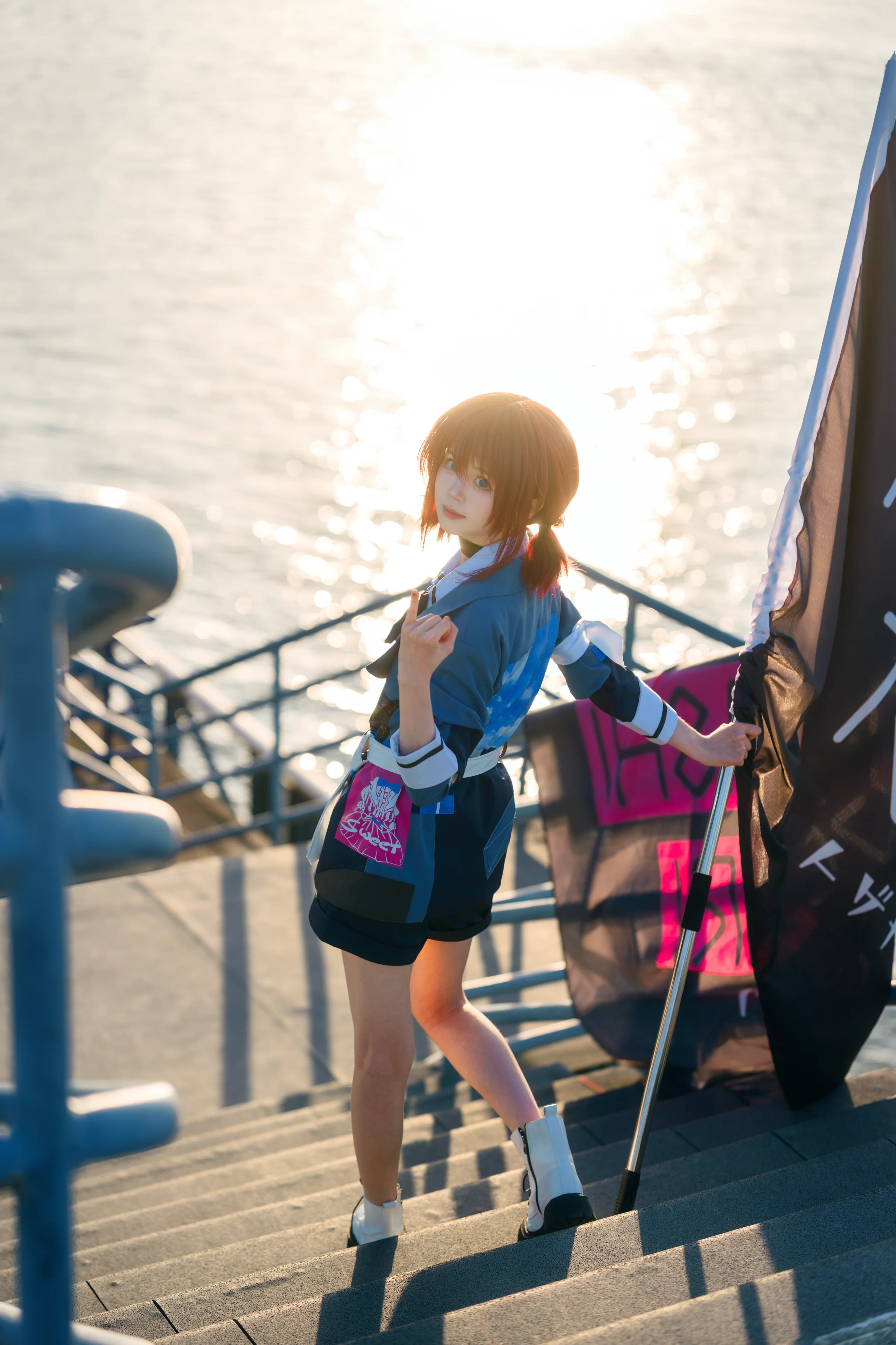 【井芹仁菜cos】江风与逆光，少女乐队的户外定格 - 第 1 张