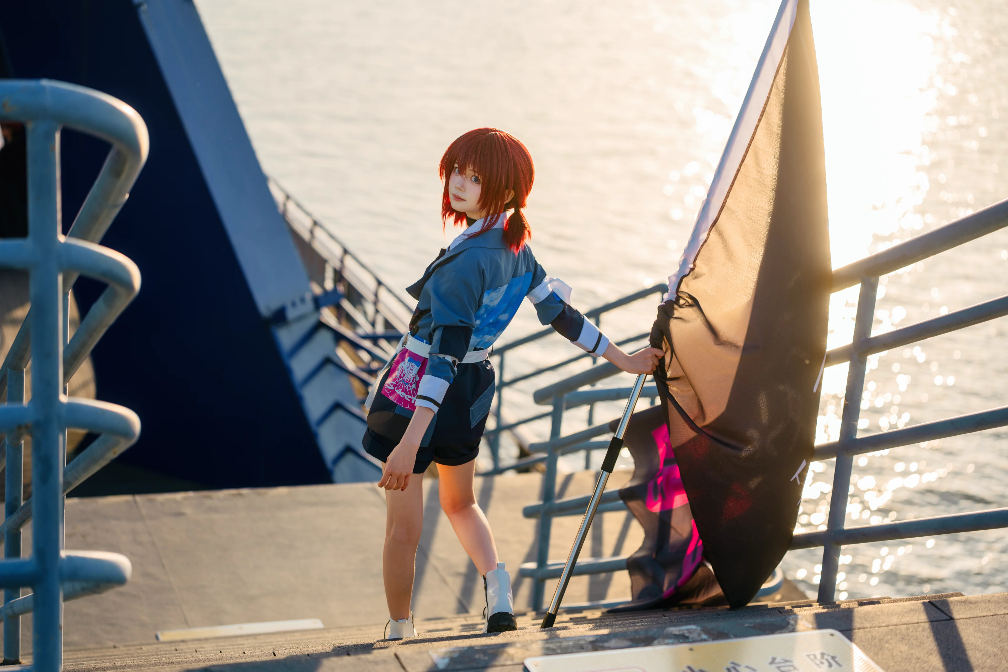 【井芹仁菜cos】江风与逆光，少女乐队的户外定格 - 第 10 张