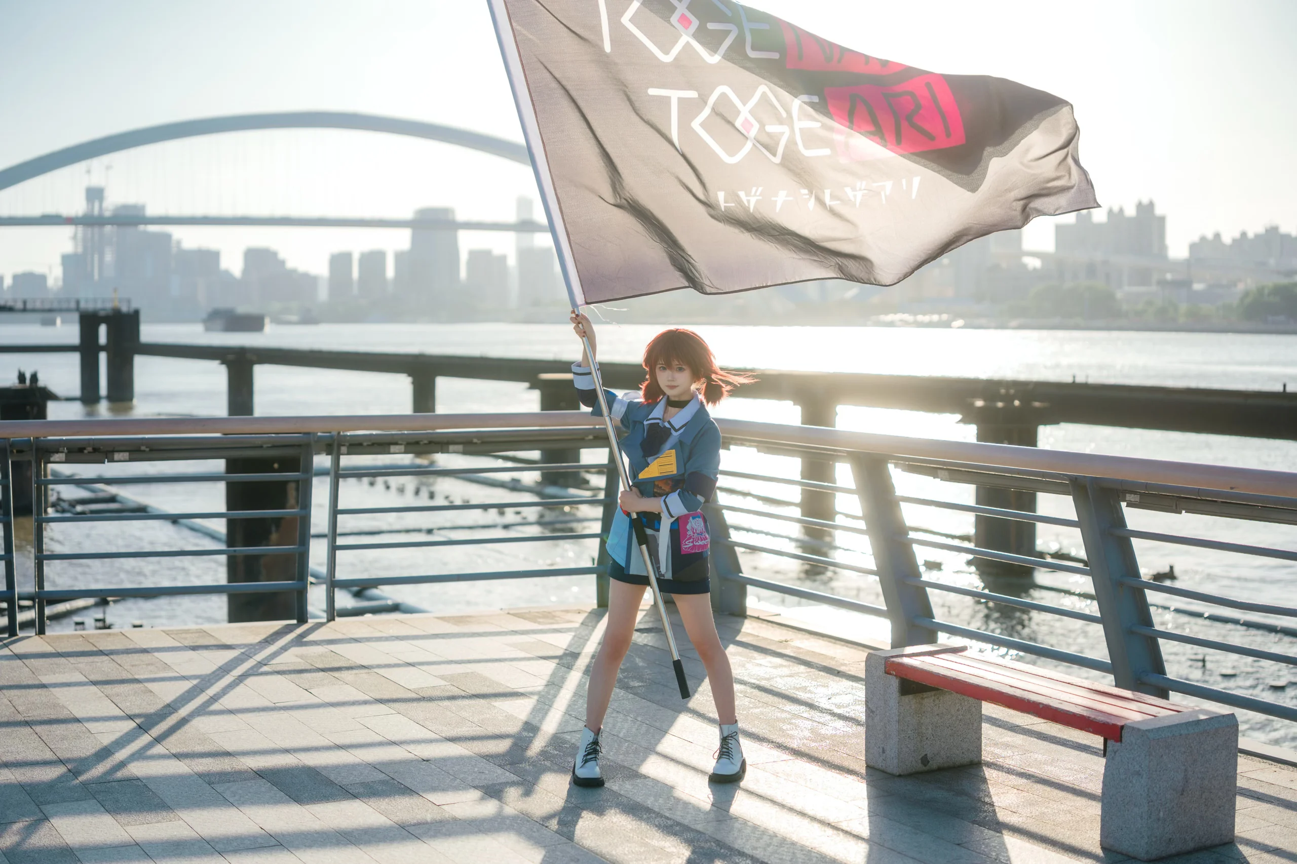 【井芹仁菜cos】江风与逆光，少女乐队的户外定格 - 第 3 张