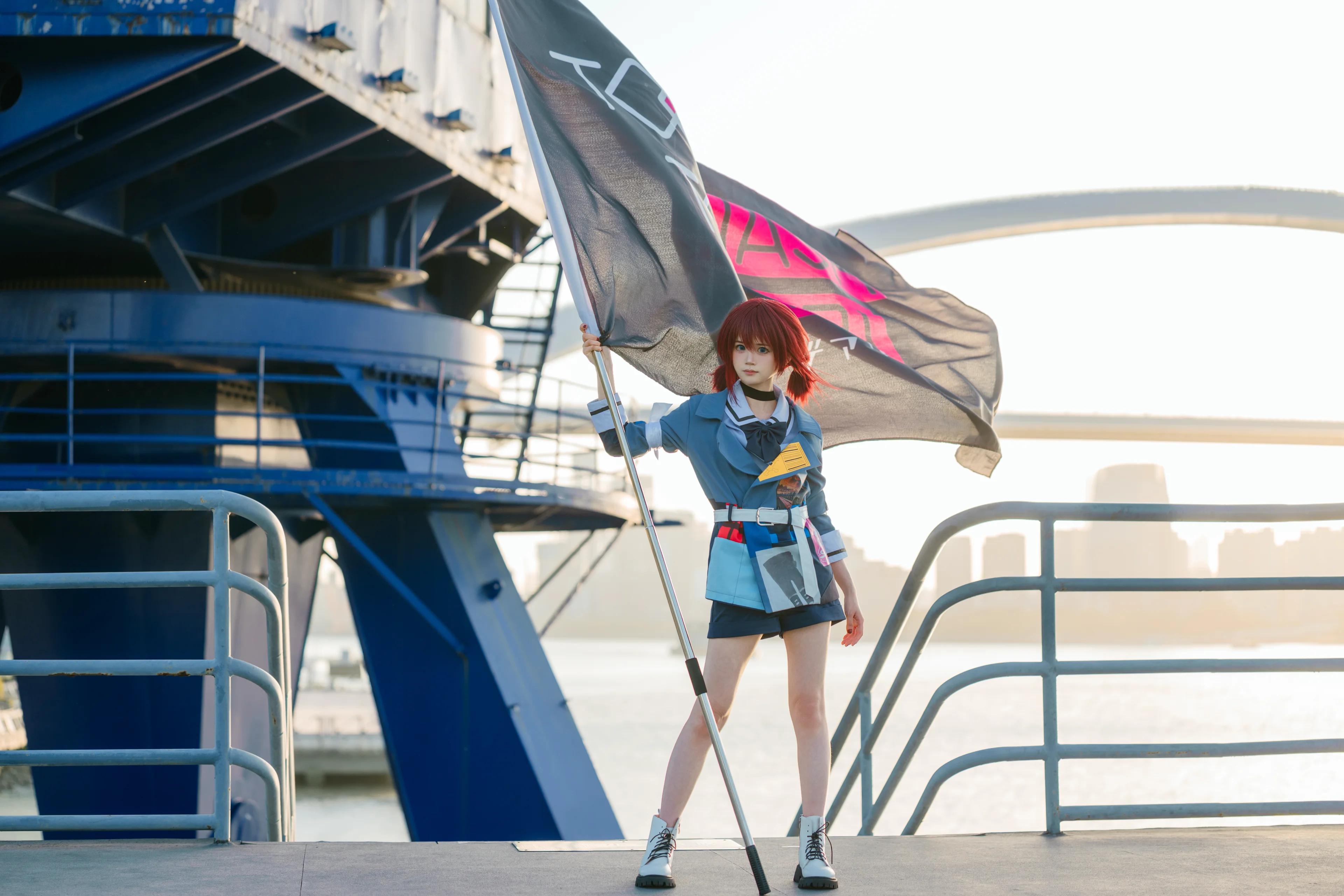 【井芹仁菜cos】江风与逆光，少女乐队的户外定格 - 第 4 张