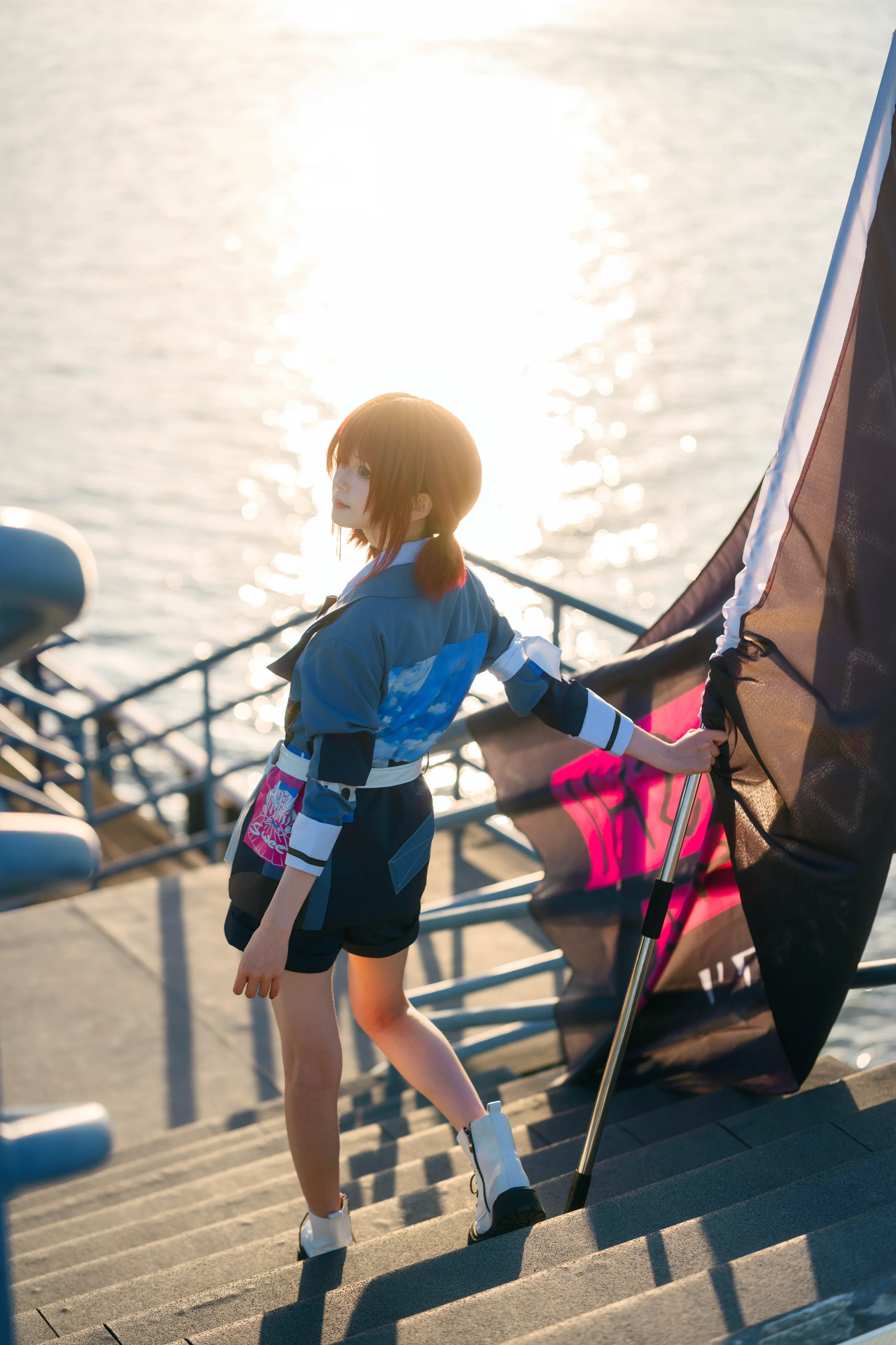 【井芹仁菜cos】江风与逆光，少女乐队的户外定格 - 第 7 张