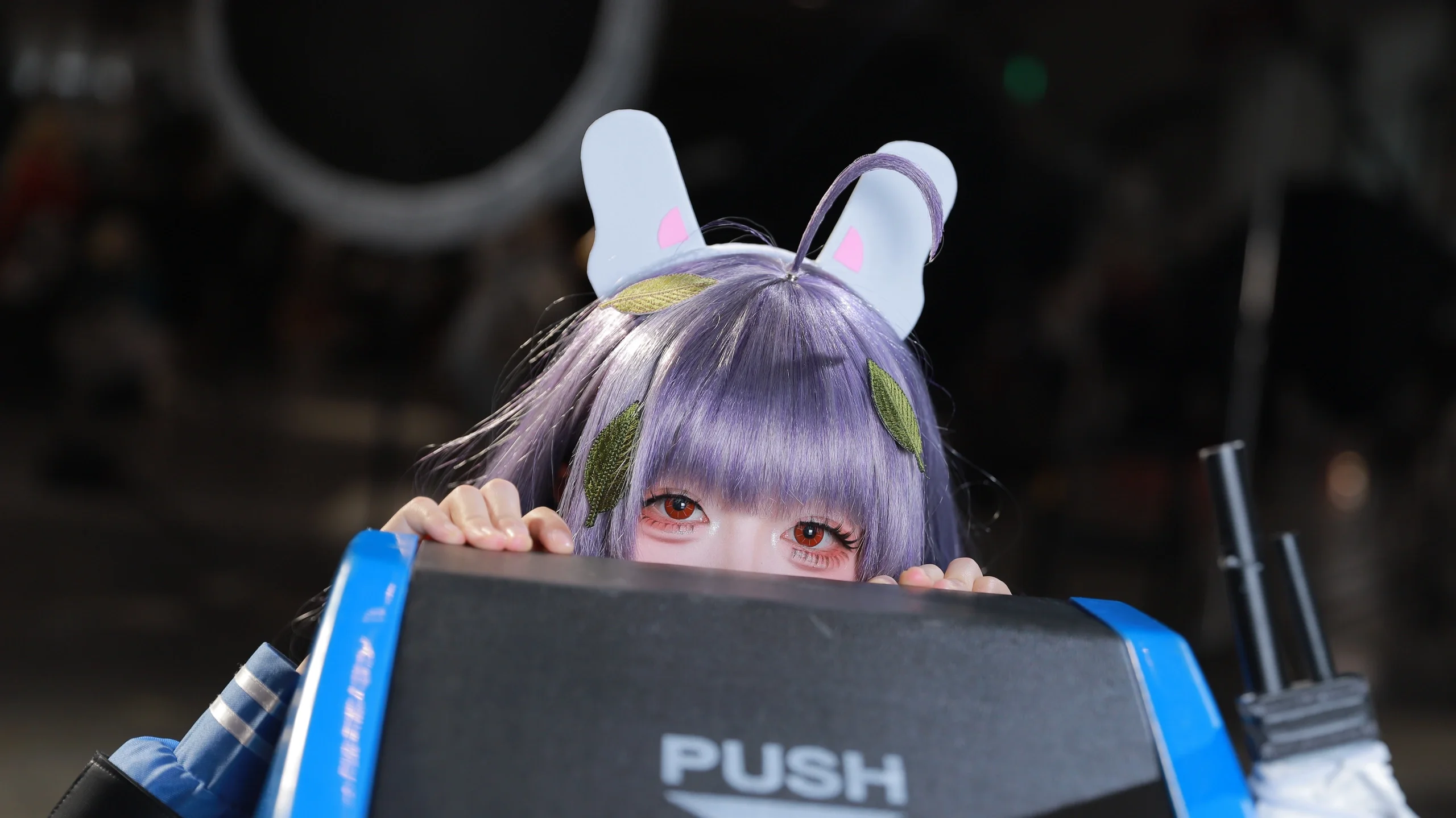 【美遊cos】碧藍檔案裡藏在PUSH擋板後的偷感神態 - 第 2 張