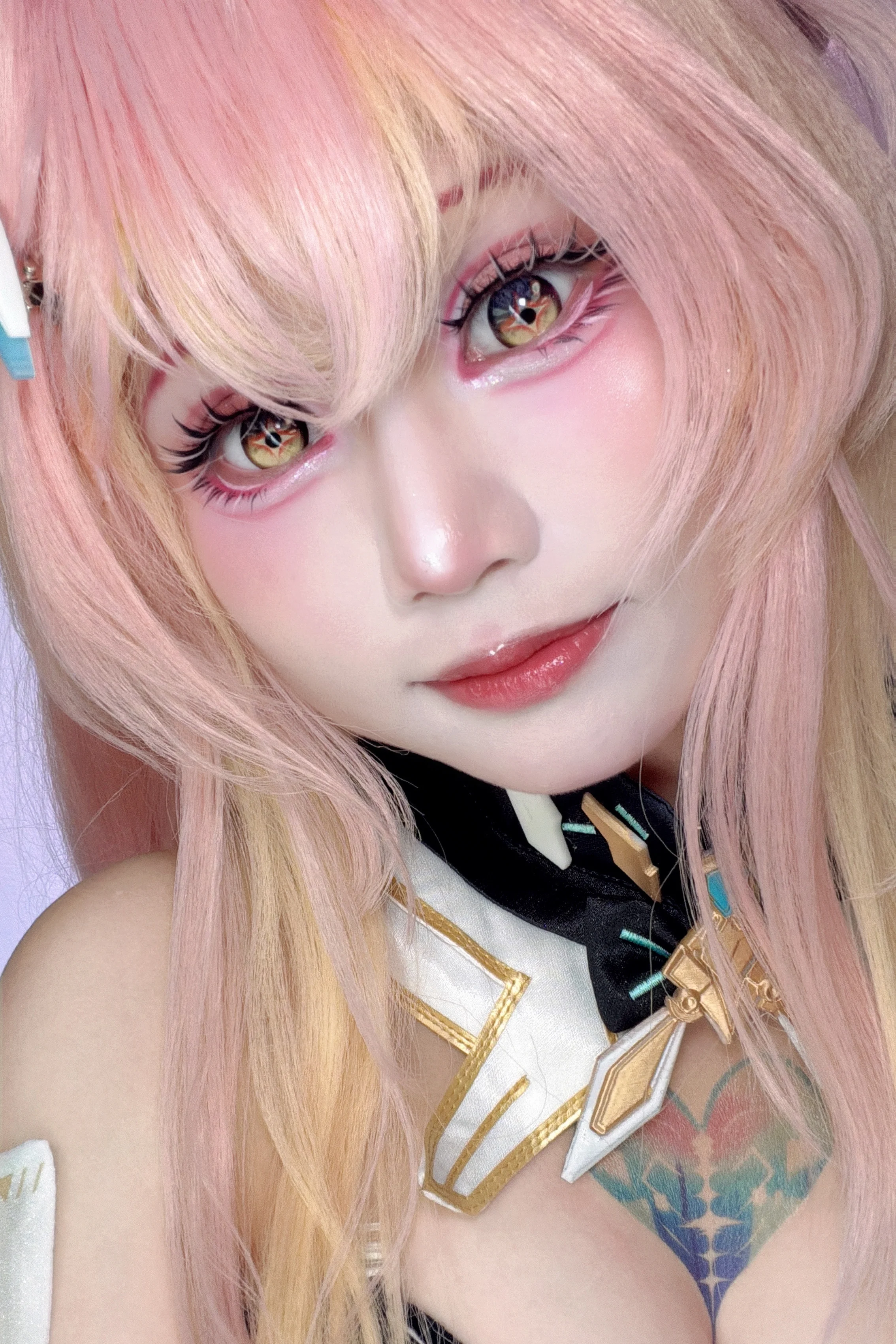 [Aemeath Cosplay] The Agile Moments of Rose Gold Hair Color in Wuthering Waves - Image 1