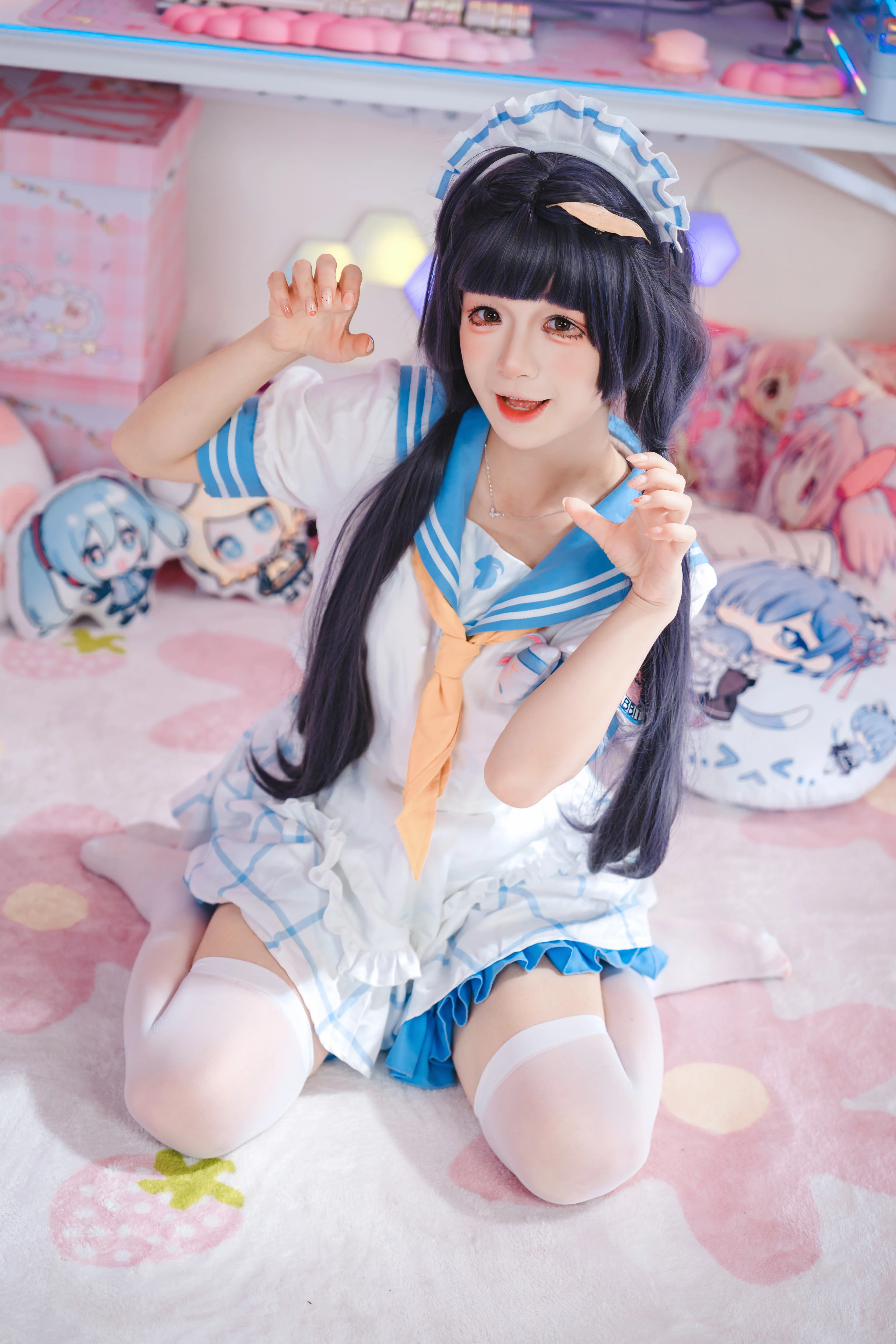蔚蓝档案霞泽美游cos，沉浸在电竞房的二次元少女 - 第 1 张