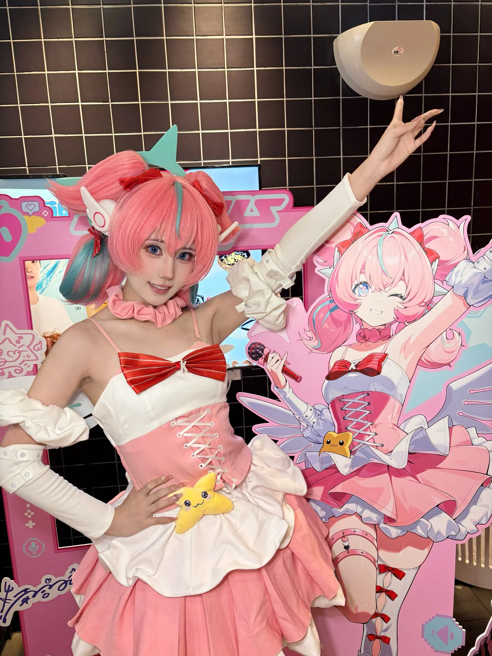 【妄想天使爱芮cos】绝区零联动肯德基，粉色小蛋糕出击 - 第 1 张