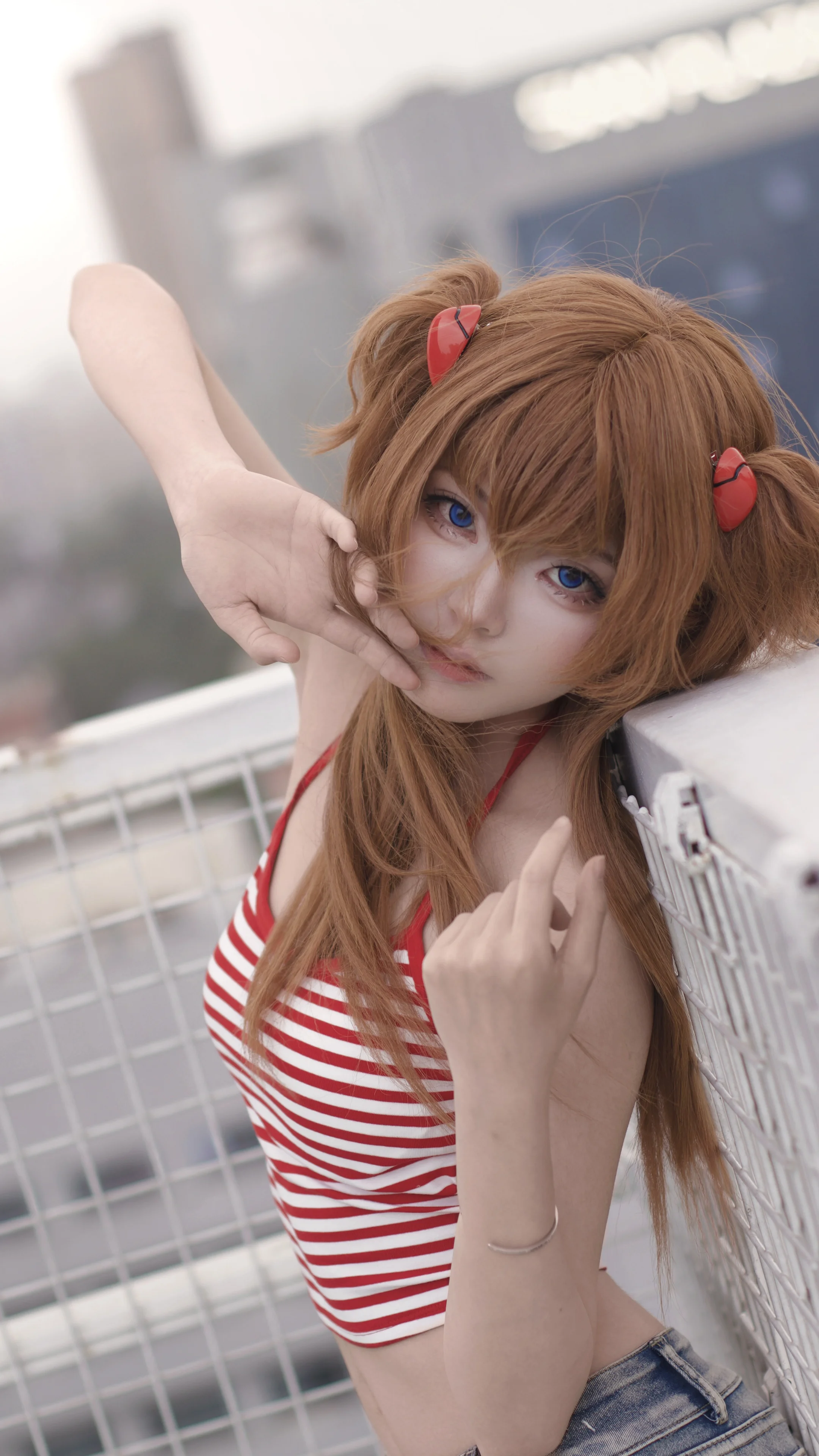 [Asuka Cosplay] Red-Haired Girl and Blue Eyes in the Strong Rooftop Wind - Image 2