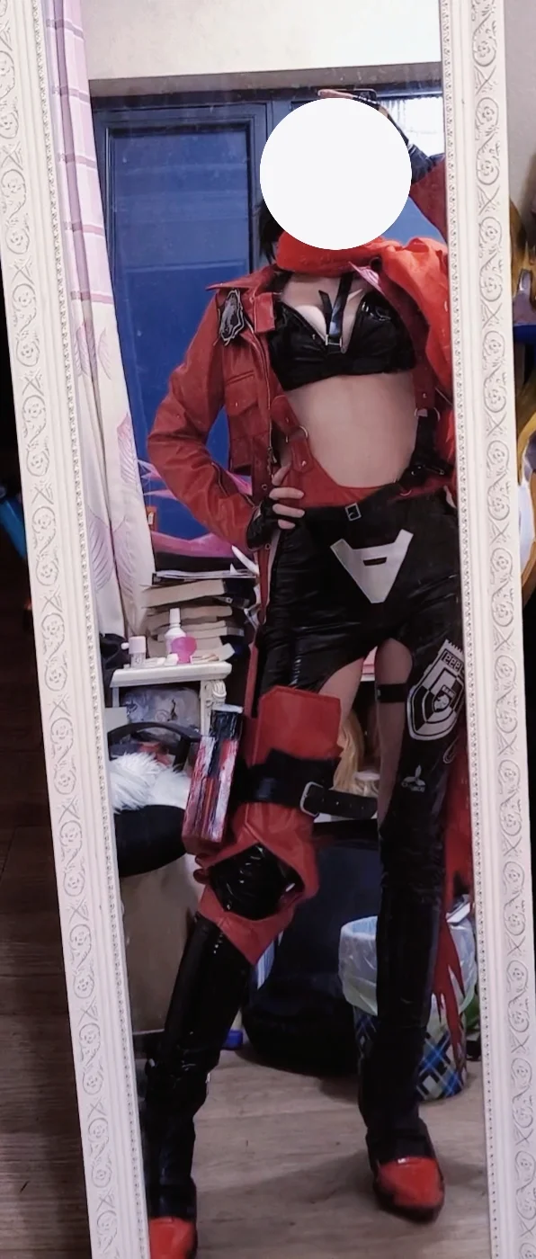 【レッドフード コスプレ】『勝利の女神:NIKKE』の赤いマント、試着鏡の前で圧倒的なオーラを発散 - 3 枚目