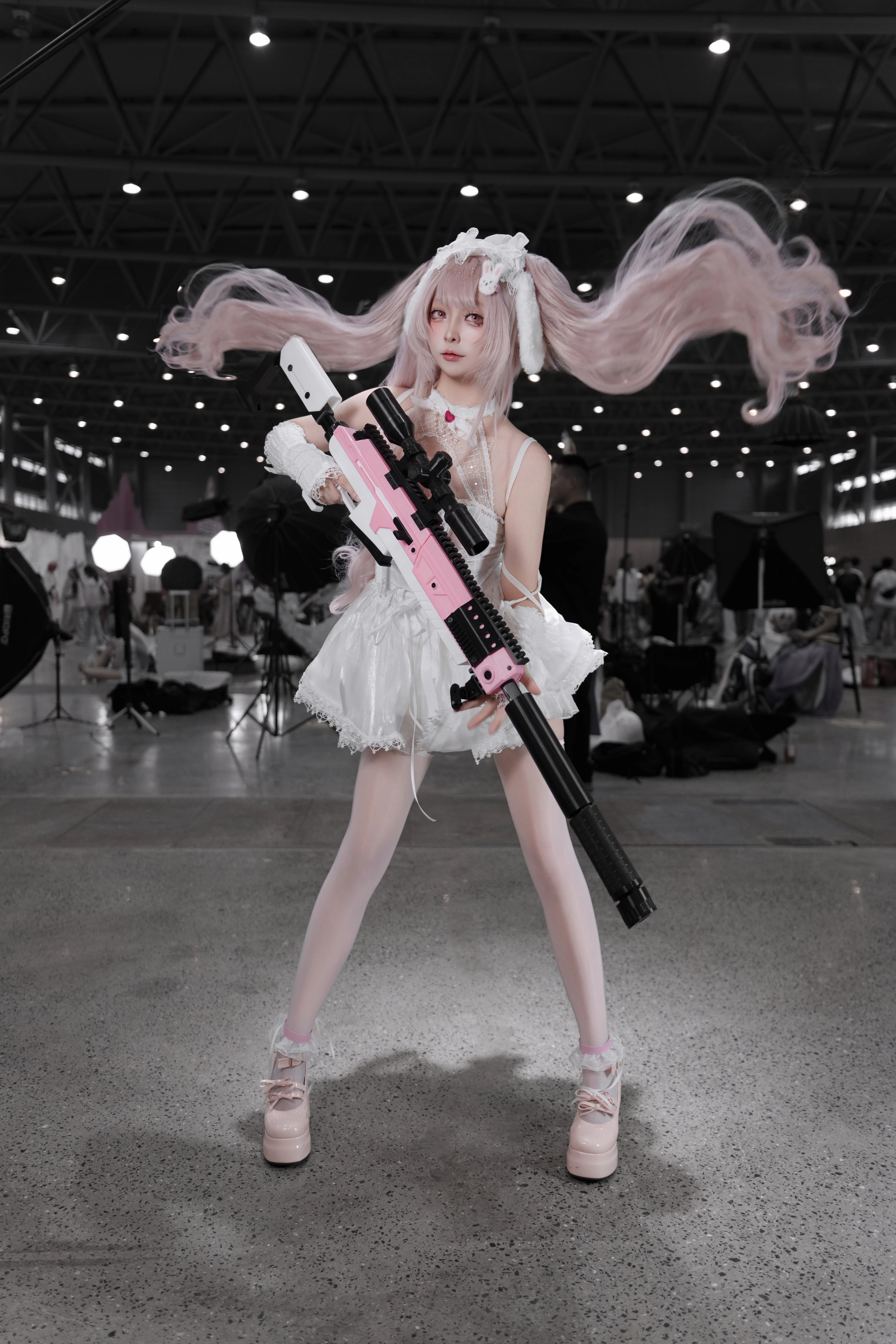 【爱丽丝cos】妮姬胜利女神，粉白武器与漫展场照
