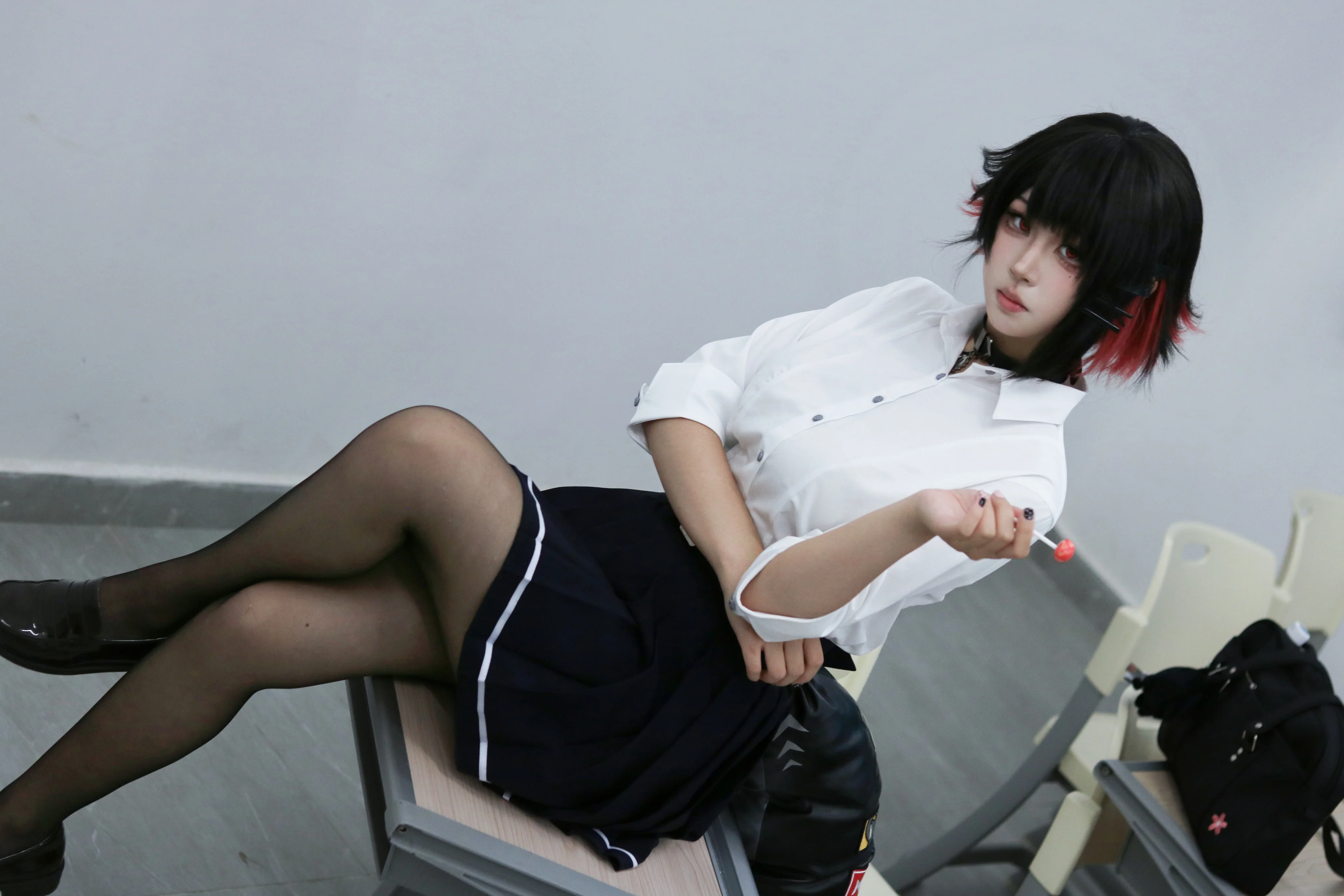 【艾莲乔cos】绝区零正片里的慵懒校园感