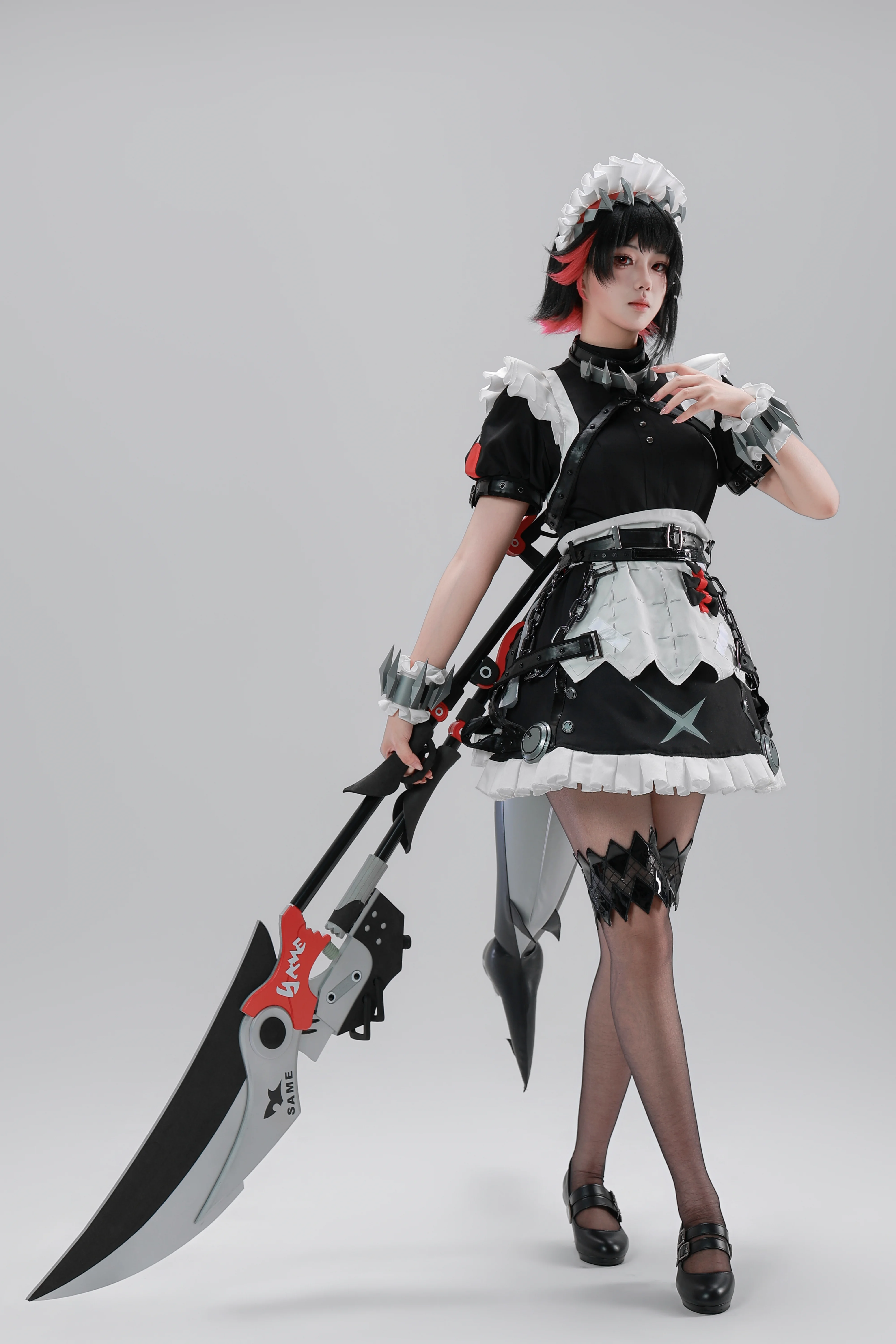 【艾莲乔cos】绝区零维多利亚家政的战术女仆装