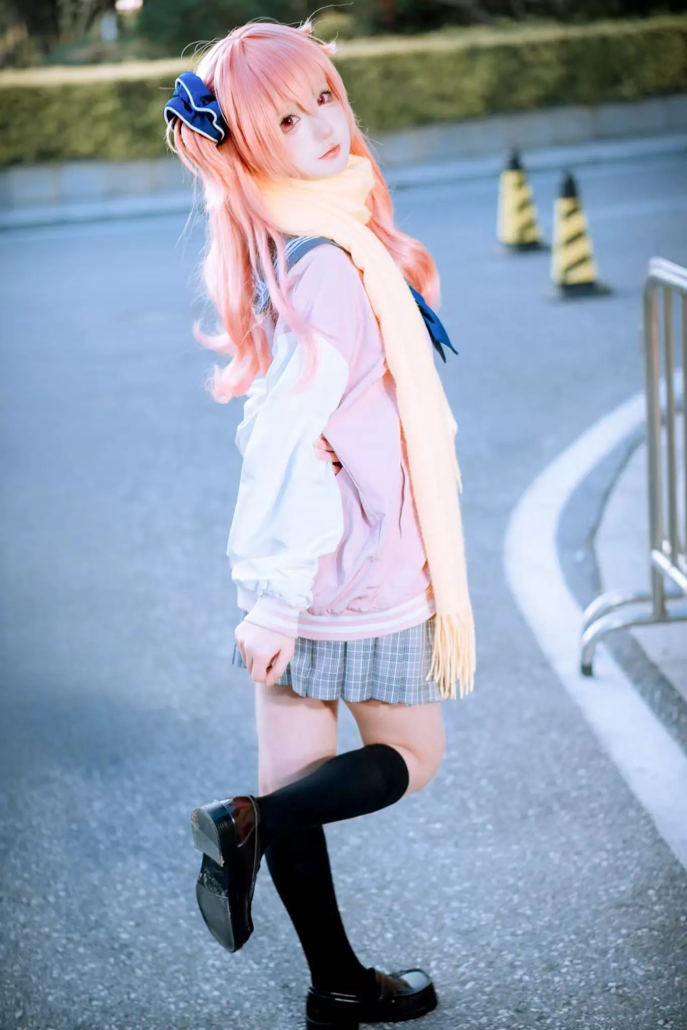【因幡巡cos】魔女的夜宴 校园风的午后户外写真