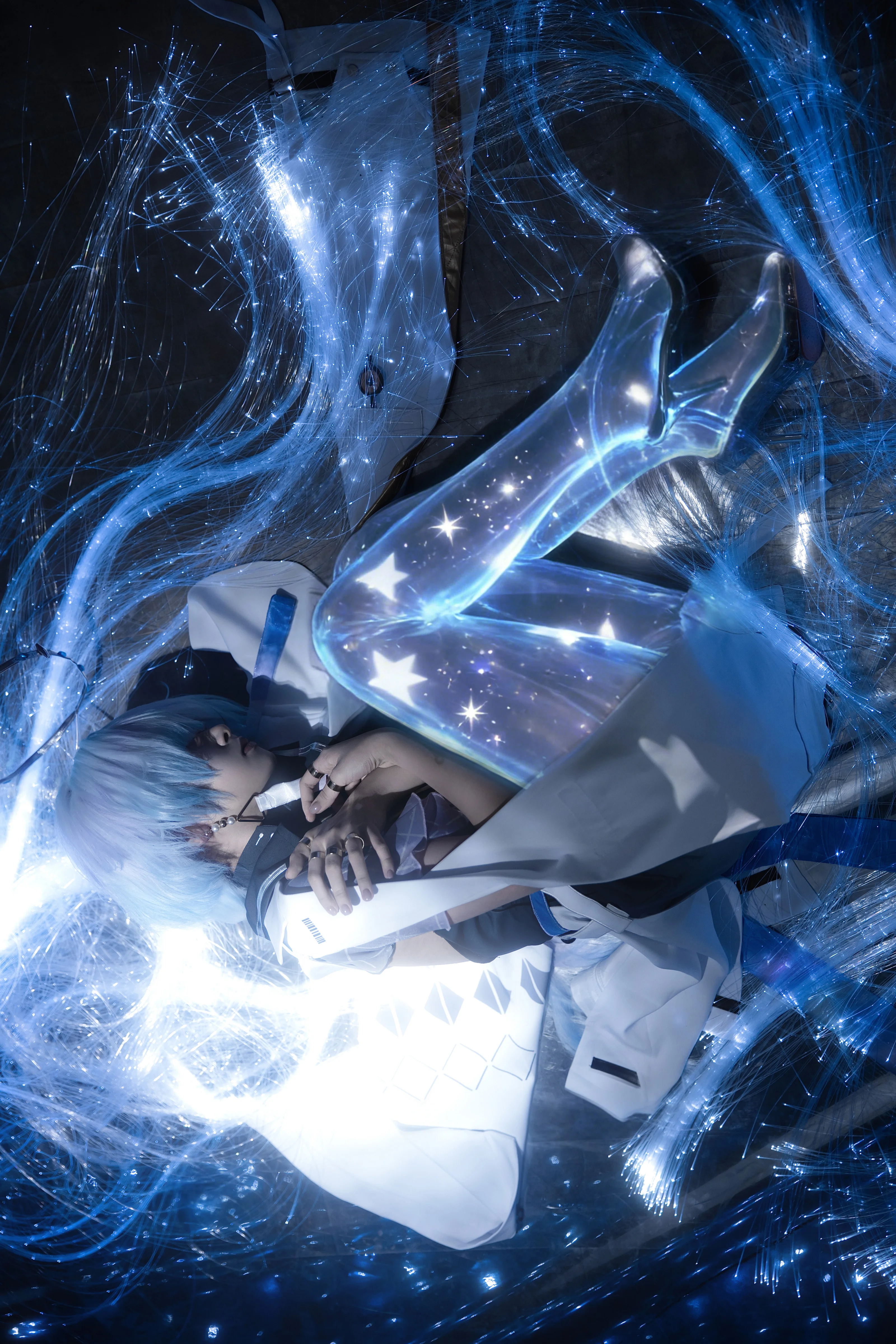 【莫宁cos】鸣潮里的那抹星空蓝，分享我的拍摄体验