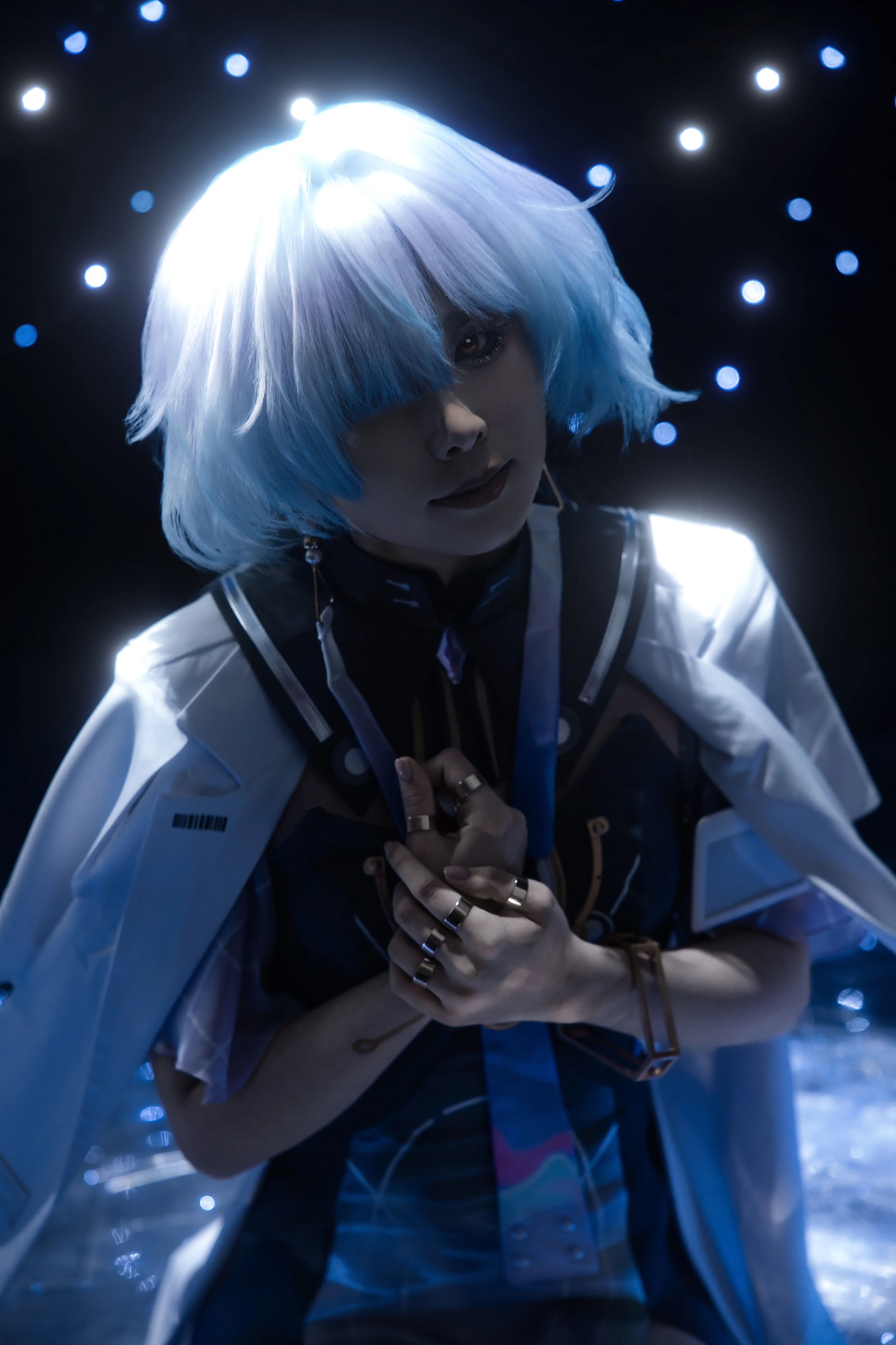 【莫宁cos】鸣潮里的那抹星空蓝，分享我的拍摄体验 - 第 4 张