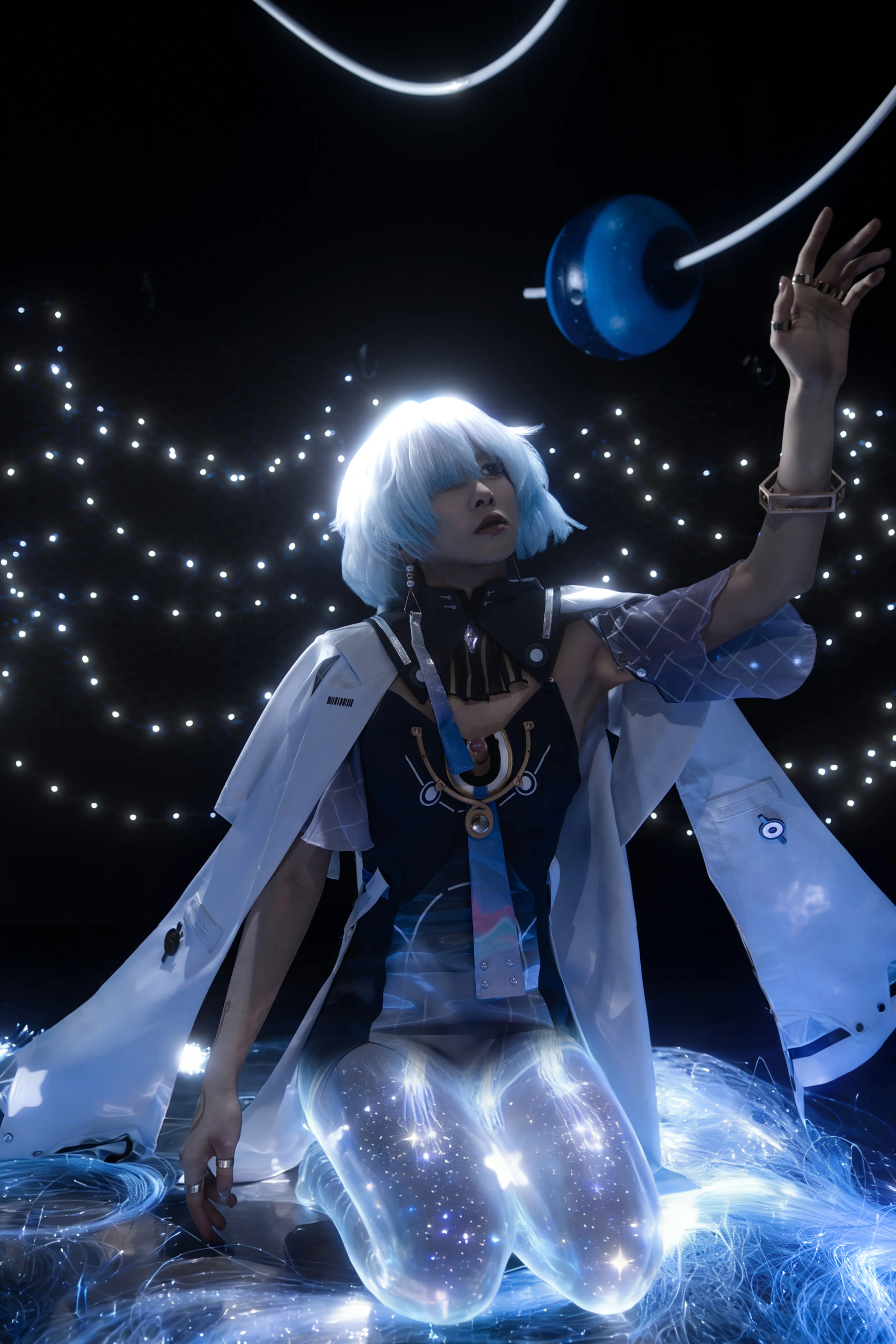 【莫宁cos】鸣潮里的那抹星空蓝，分享我的拍摄体验 - 第 6 张