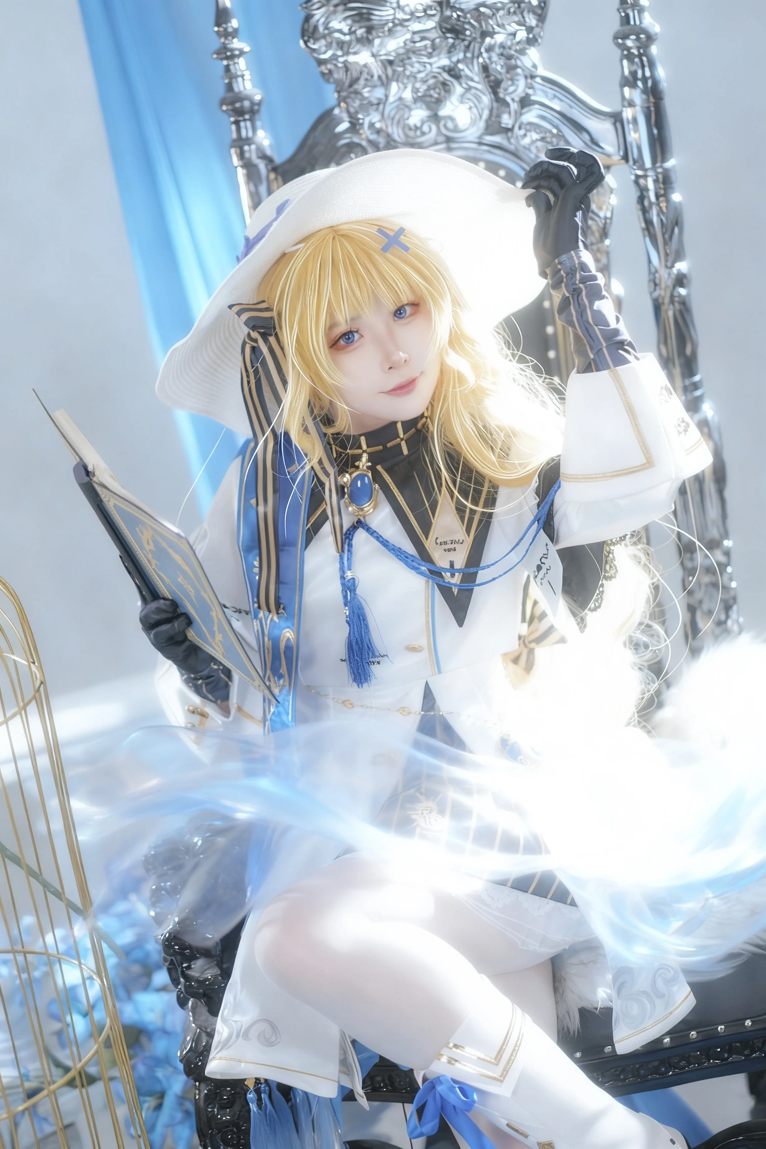 【フィービー コスプレ】『鳴潮』の聖なる魔導士、黒と白のチェアで挑む撮影体験 - 3 枚目