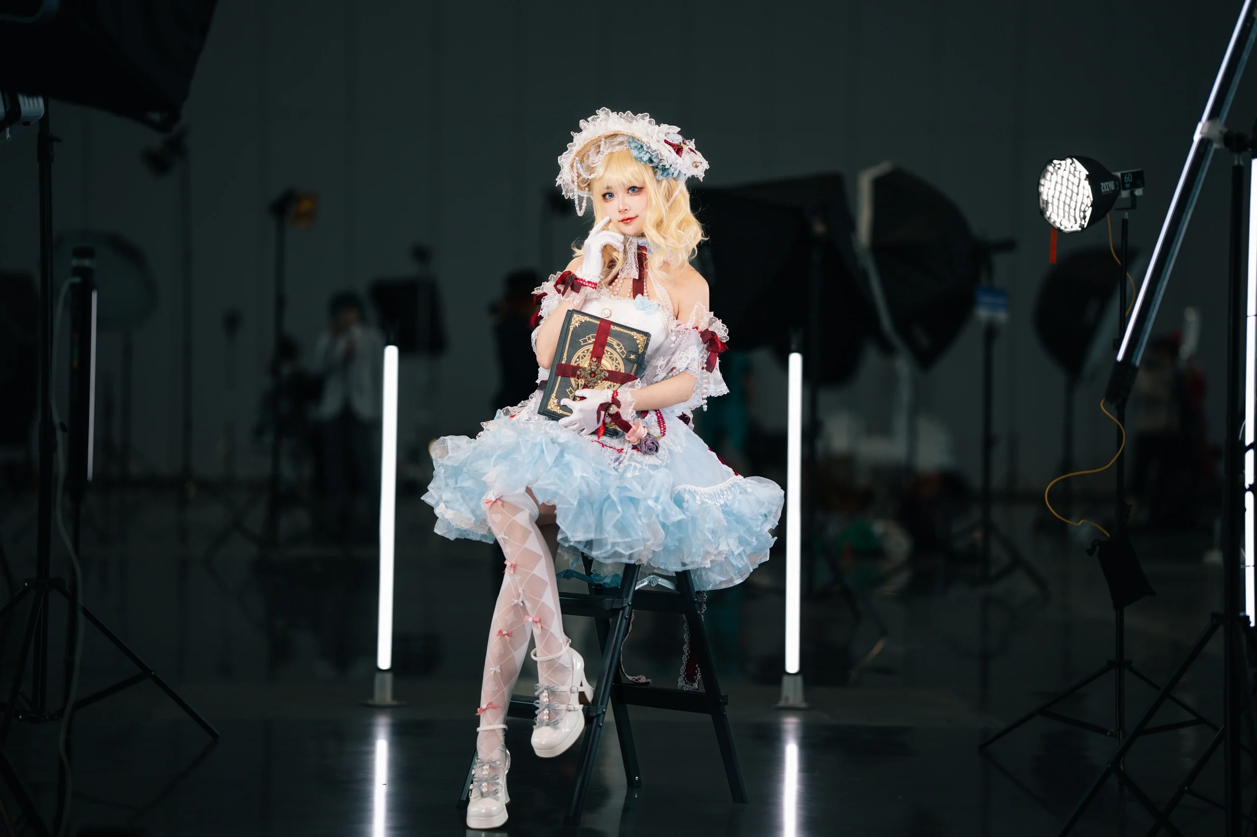 【爱丽丝玛格特罗伊德cos】东方Project，光影间定格人偶般的魔法少女 - 第 13 张