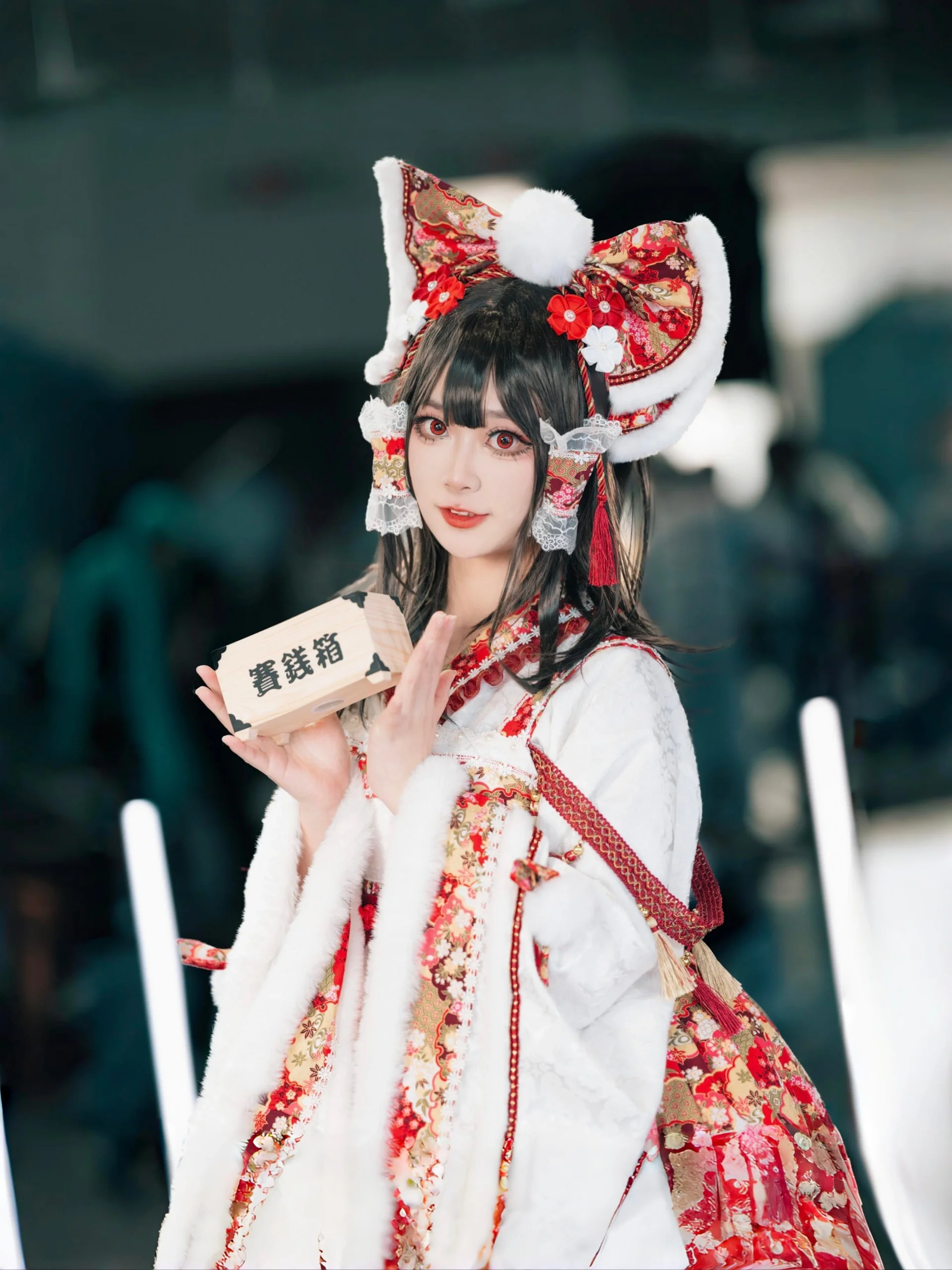 【博麗霊夢コスプレ】守矢神社の賽銭箱をちょっとお借りします - 1 枚目