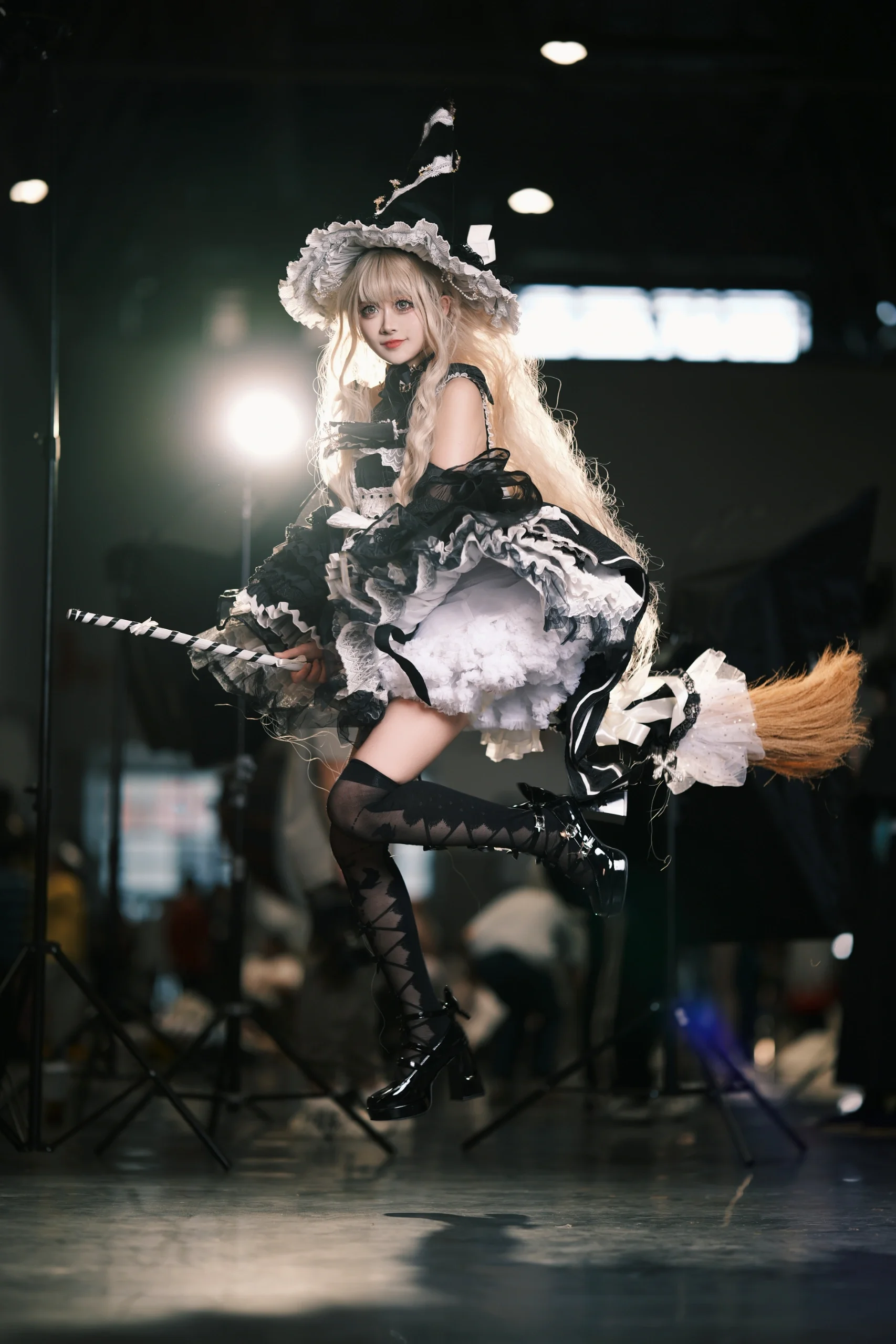 【魔理沙cos】拿着扫帚起飞，东方Project漫展场照记录 - 第 1 张