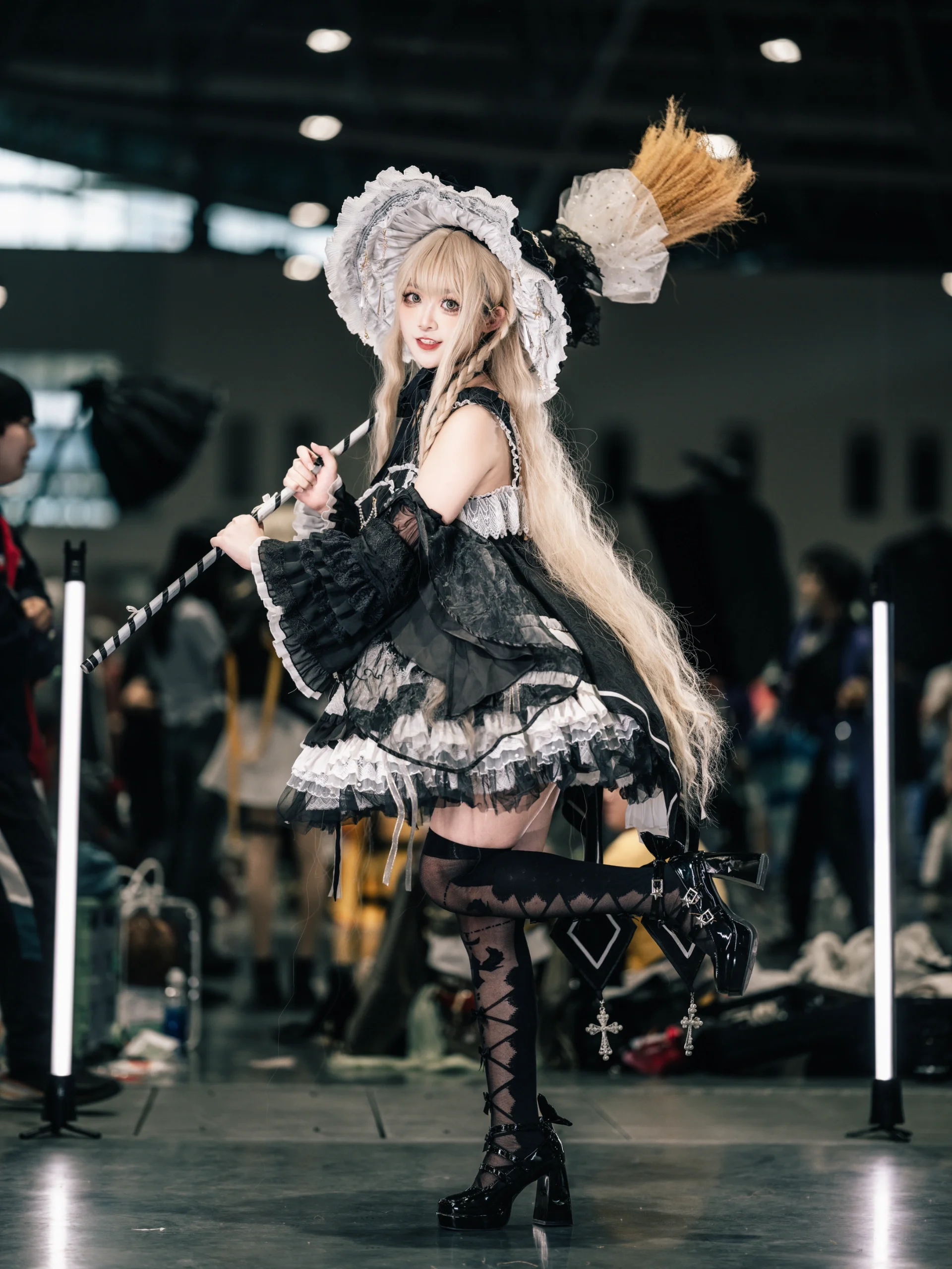 【暴食の魔女グラニコスプレ】アニメイベント撮影における小魔女ポーズ参考 - 4 枚目