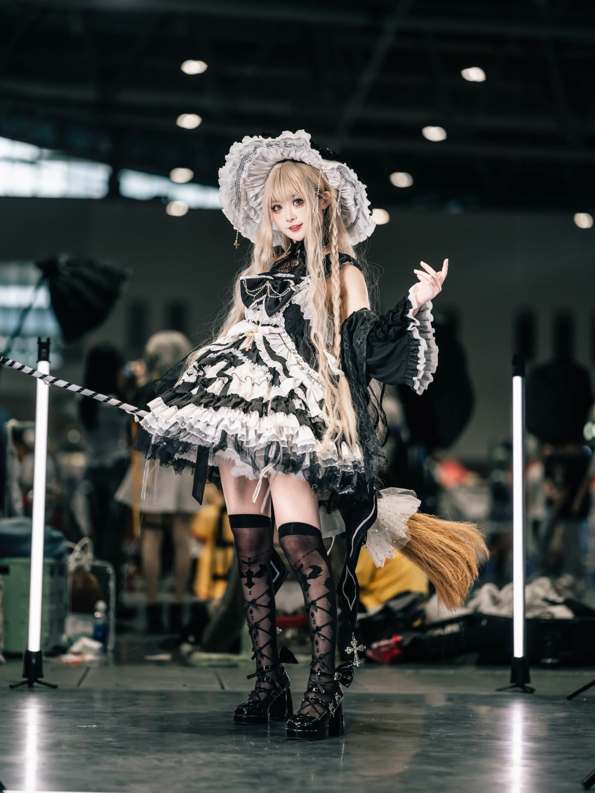 【暴食の魔女グラニコスプレ】アニメイベント撮影における小魔女ポーズ参考 - 5 枚目