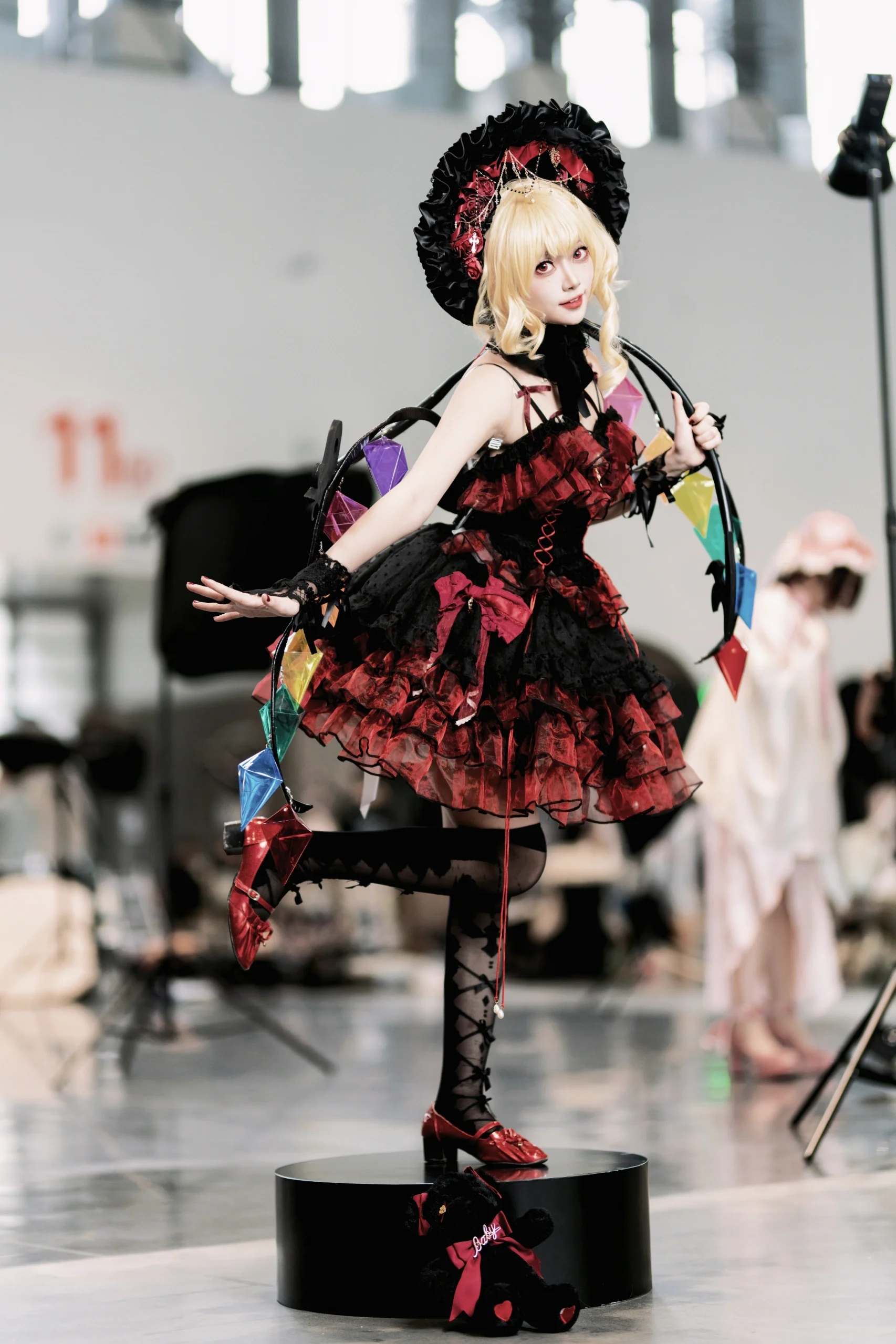 【芙兰朵露cos】东方Project里的红黑哥特少女，漫展实拍分享
