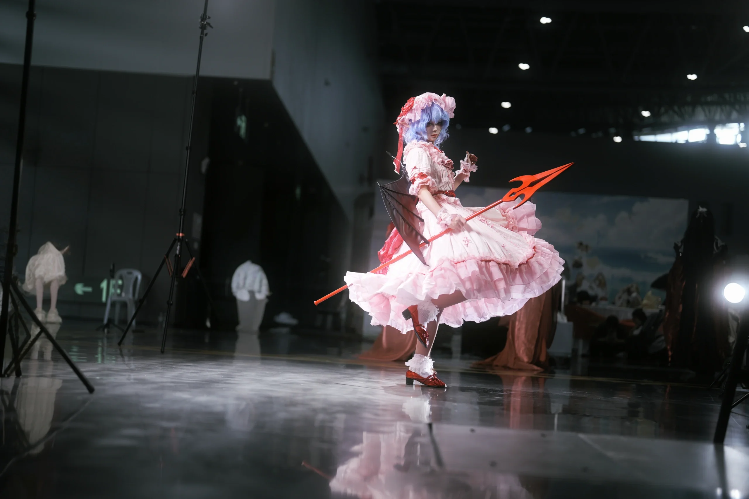 【蕾米莉亚cos】东方Project大小姐的漫展实拍与动作分享 - 第 4 张