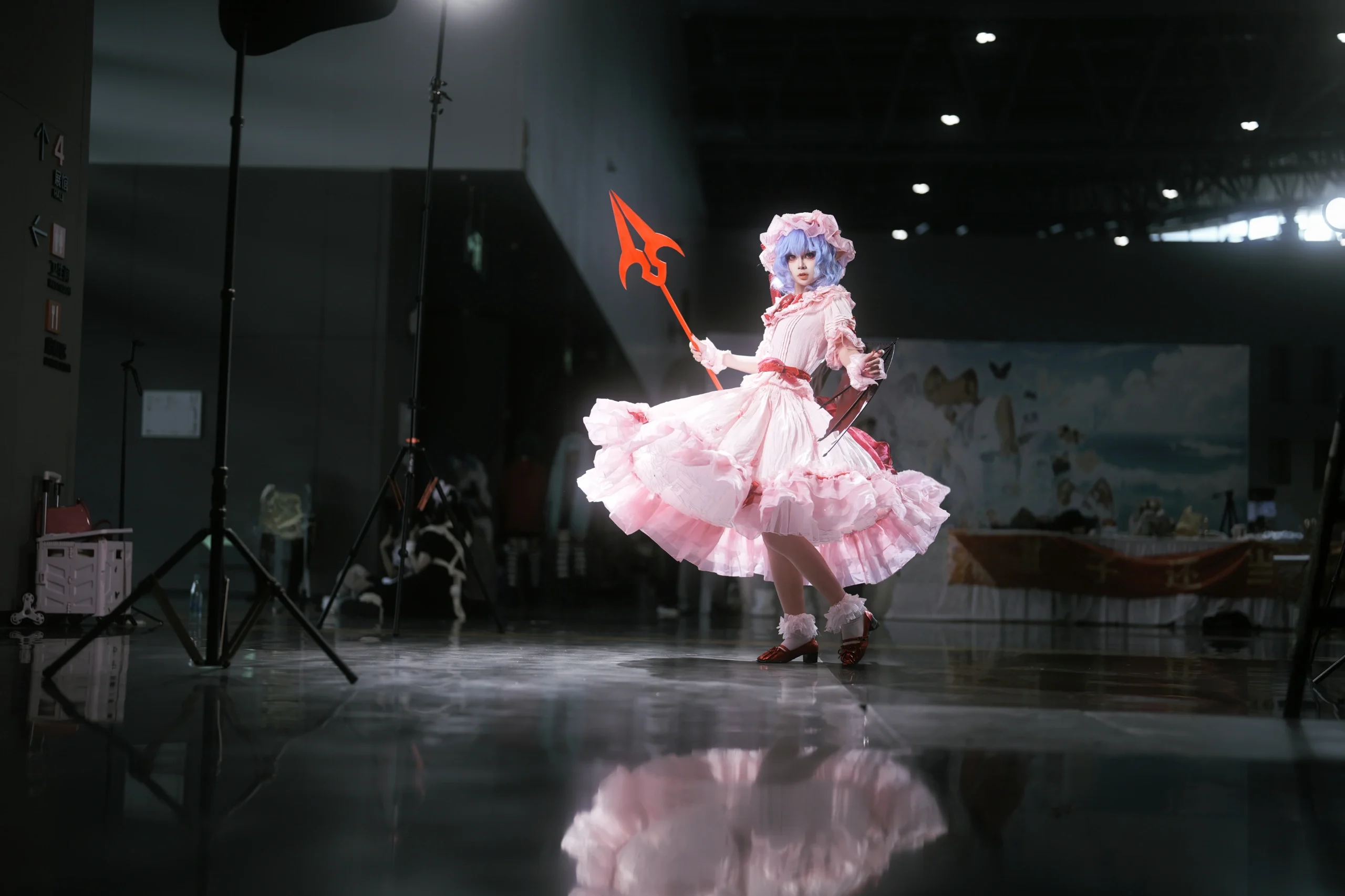 【蕾米莉亚cos】东方Project大小姐的漫展实拍与动作分享 - 第 6 张