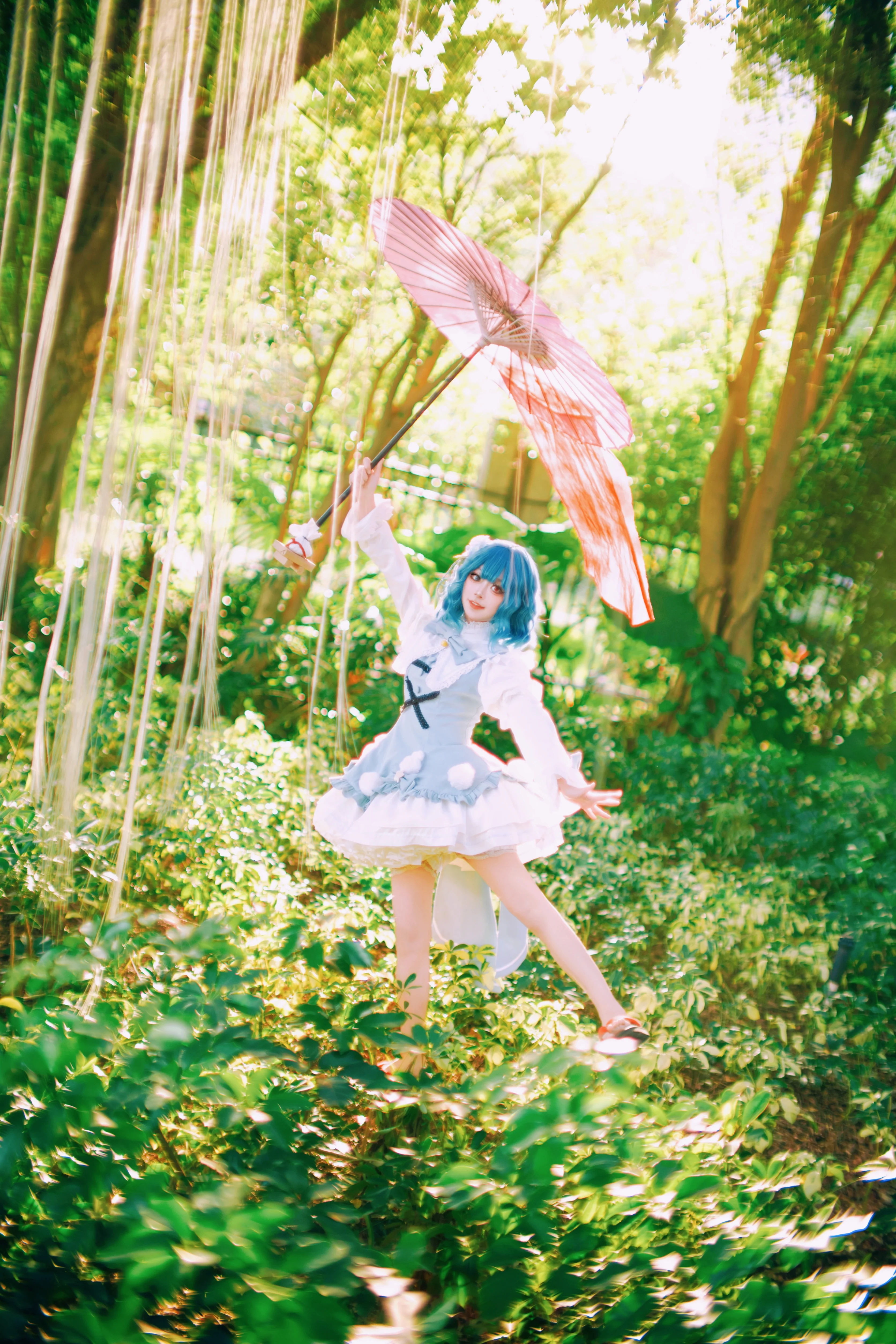 【多多良小伞cos】东方project，林间逆光下的粉伞少女