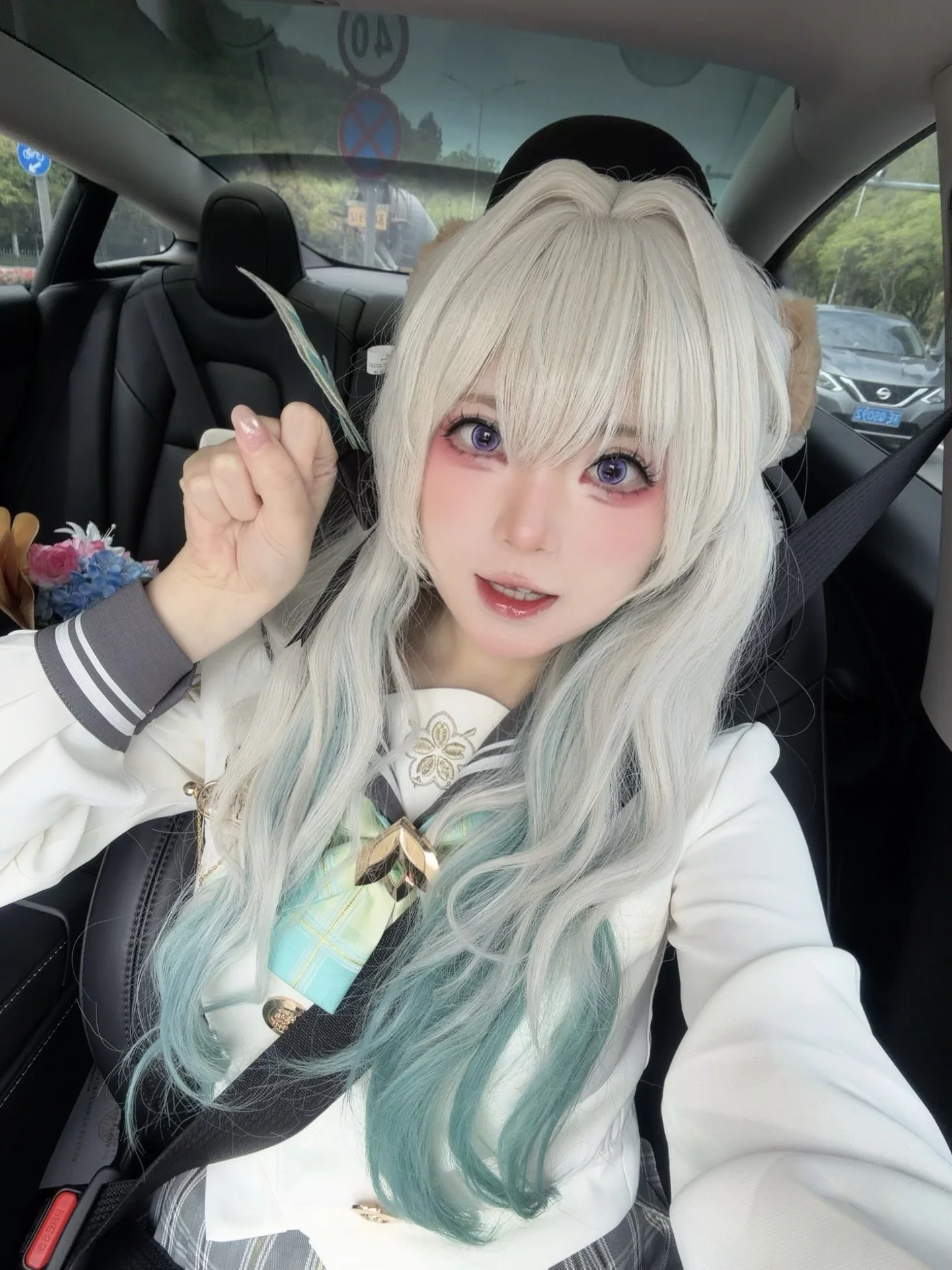 【流螢cos】崩壞星穹鐵道里的銀白少女，車內的光影捕捉 - 第 2 張