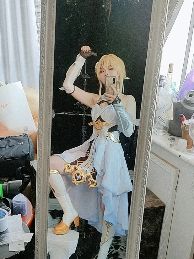 【熒cos】原神金髮白裙，扛大劍也要保持囂張 - 第 1 張