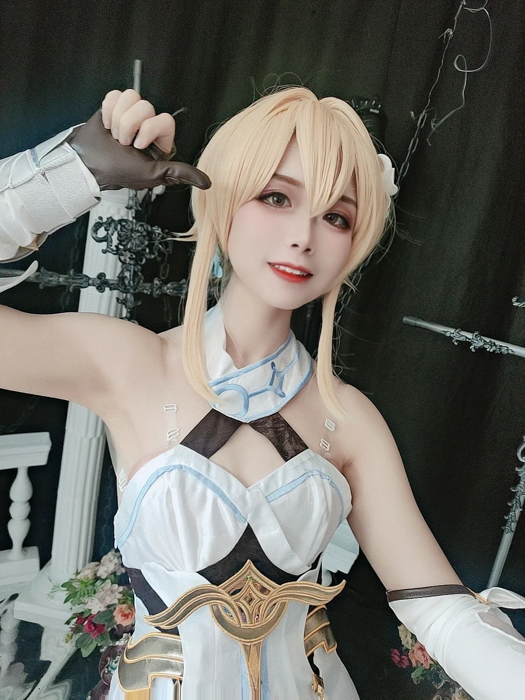 【熒cos】原神金髮白裙，扛大劍也要保持囂張 - 第 3 張