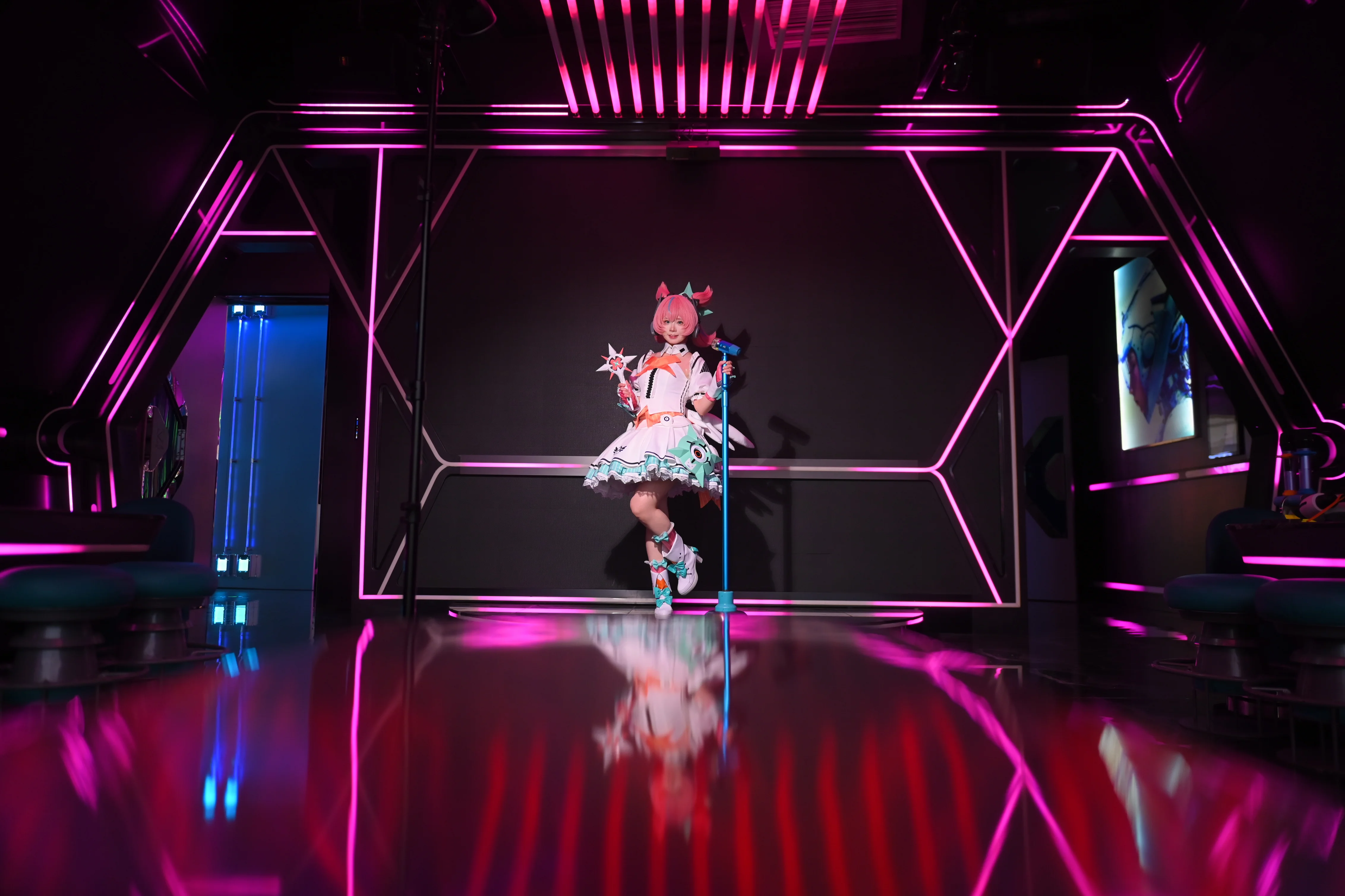 【爱芮cos】KTV包房赛博舞台，妄想天使排练现场直出 - 第 3 张