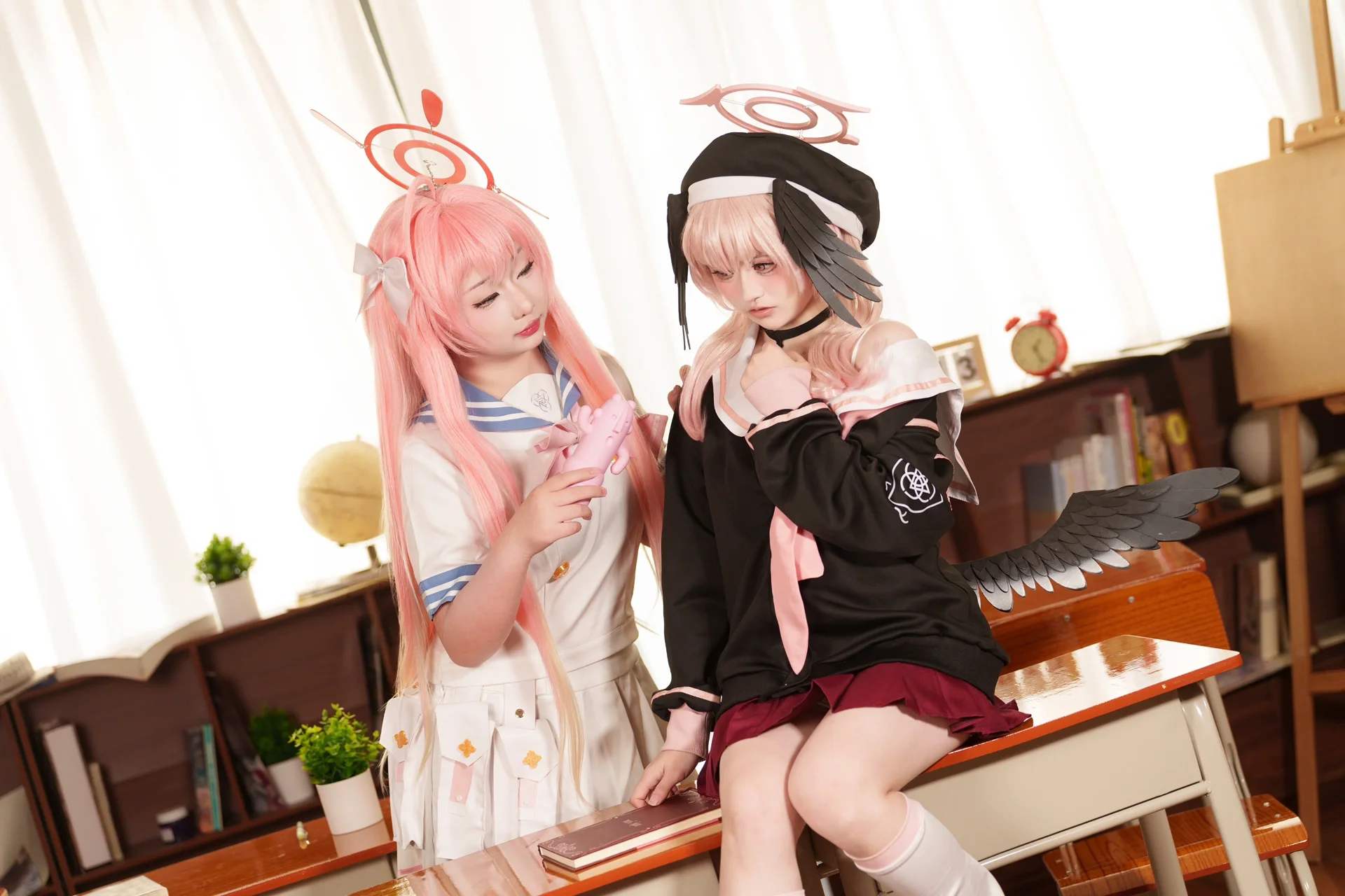 [Shimoe Koharu cosplay] Daily classroom break of Blue Archive's Make-Up Work Club - Image 1