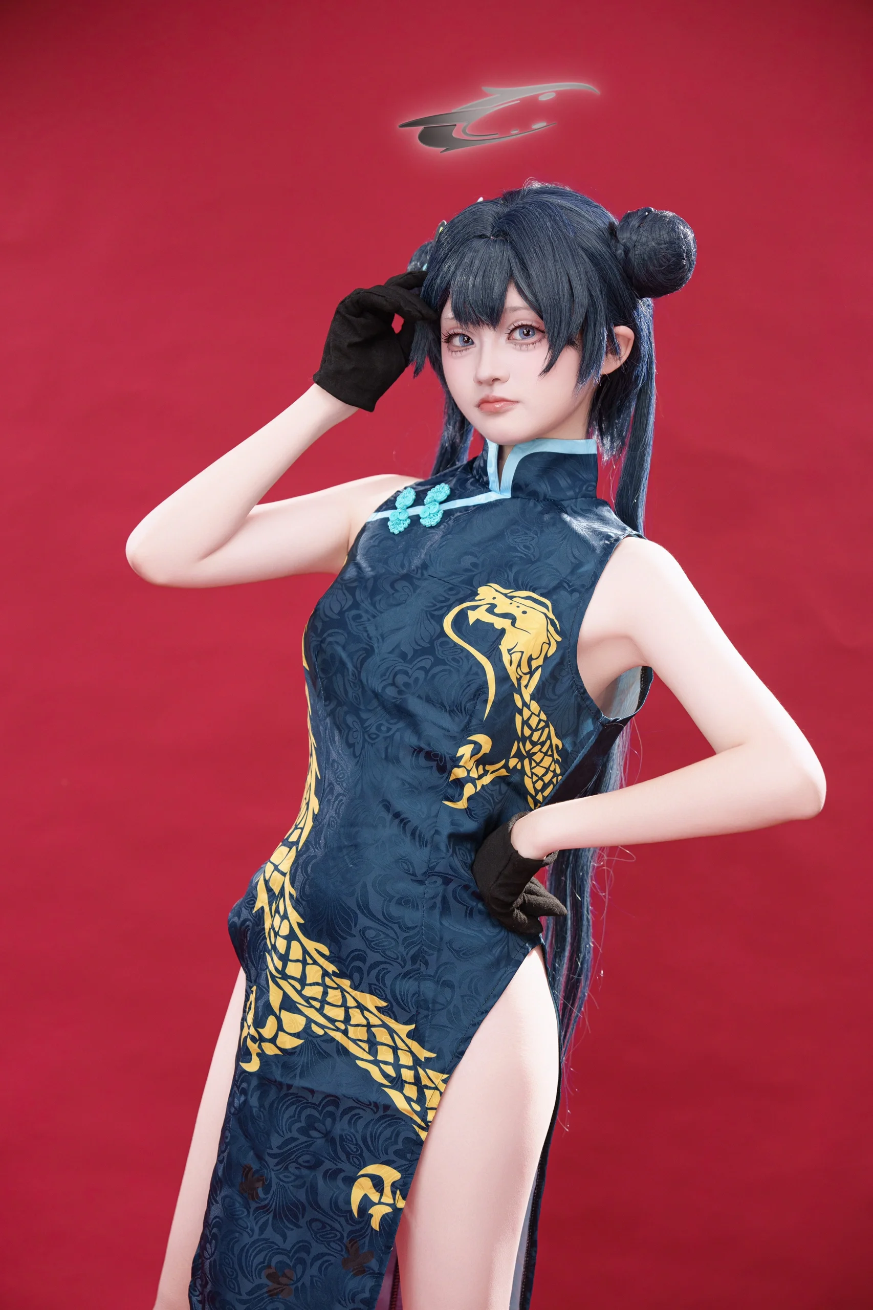【妃咲cos】蔚蓝档案里的旗袍龙女，红底背景纸拍出真实手办感 - 第 2 张