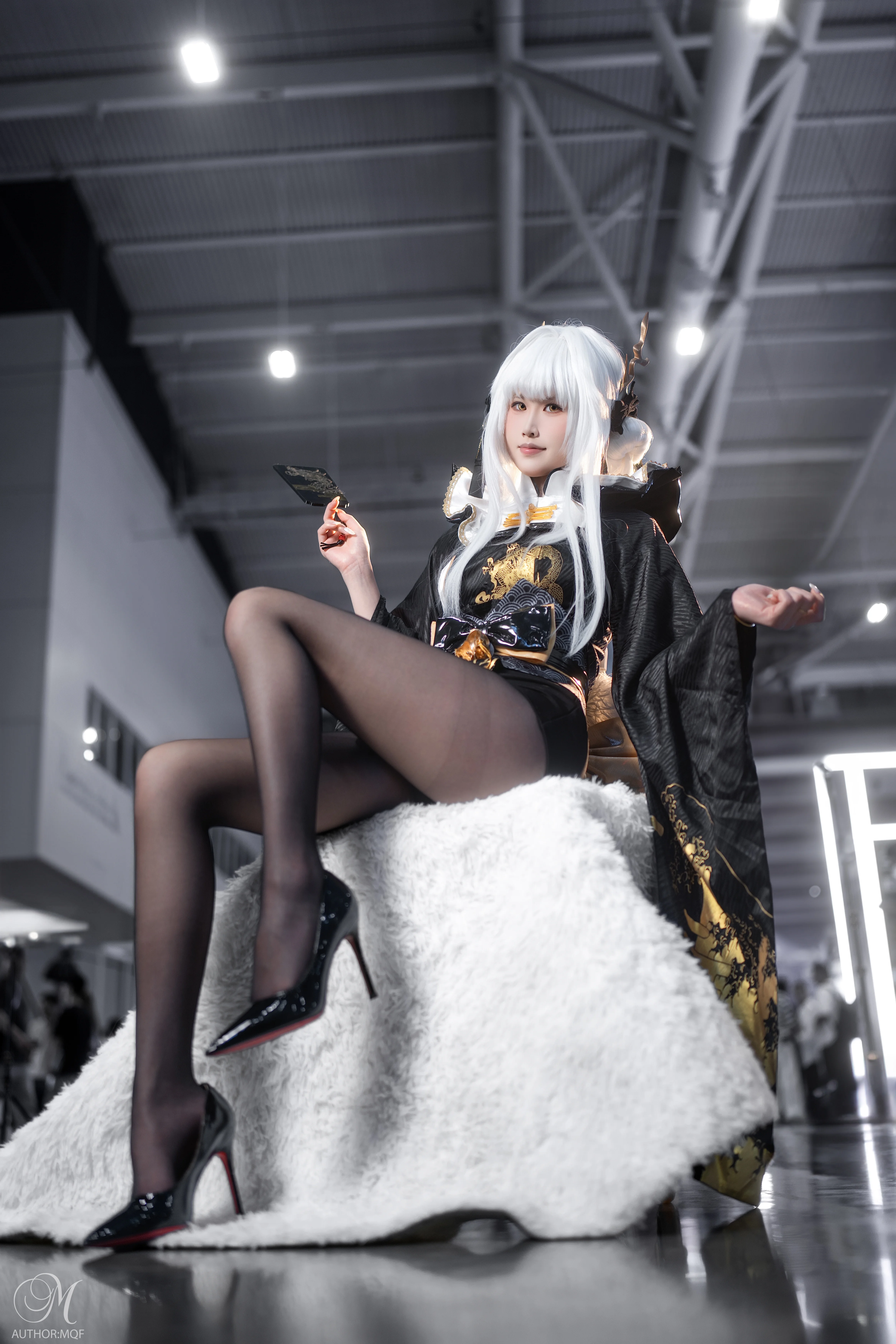 【布兰儿cos】黑金战袍与红底高跟，漫展现场的幸运加持